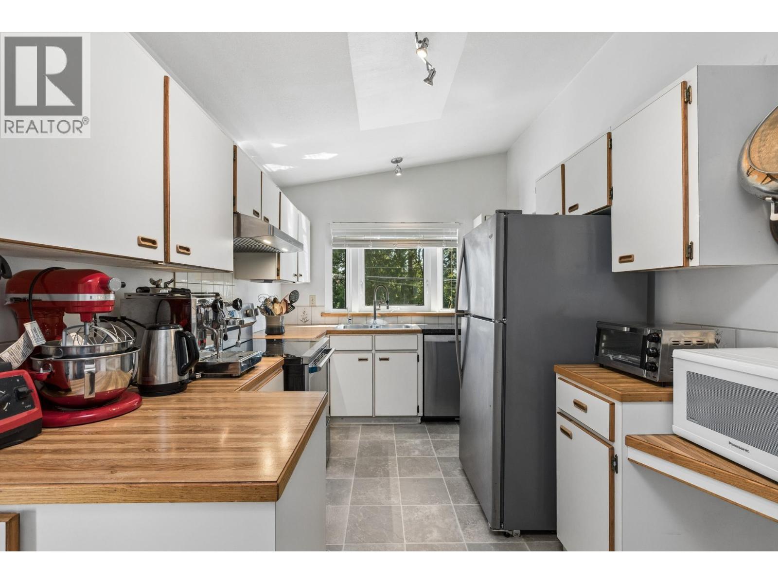 1678 Dempsey Road, North Vancouver, British Columbia  V7K 1T3 - Photo 11 - R3120943