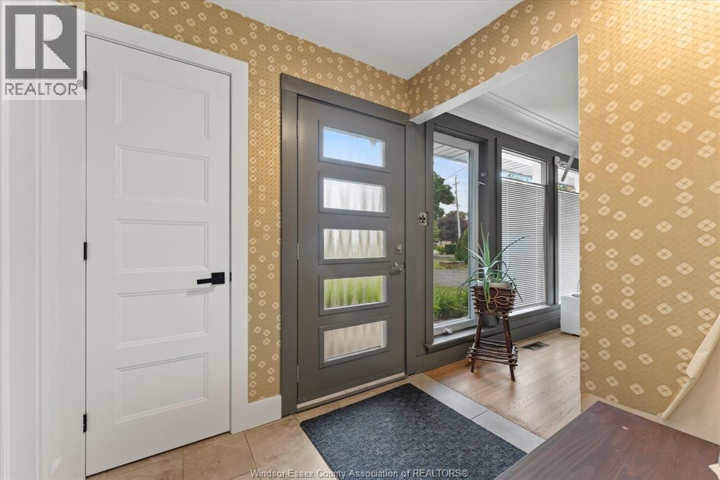 13961 Riverside Drive, Tecumseh, Ontario  N8N 1B7 - Photo 5 - 26010350