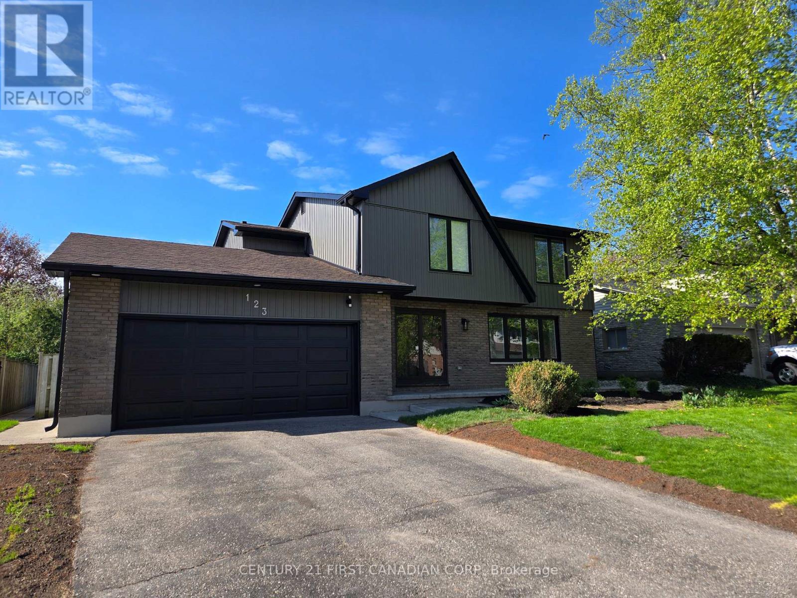 123 Hillsmount Crescent, London South, Ontario  N6K 1V6 - Photo 5 - X12907856