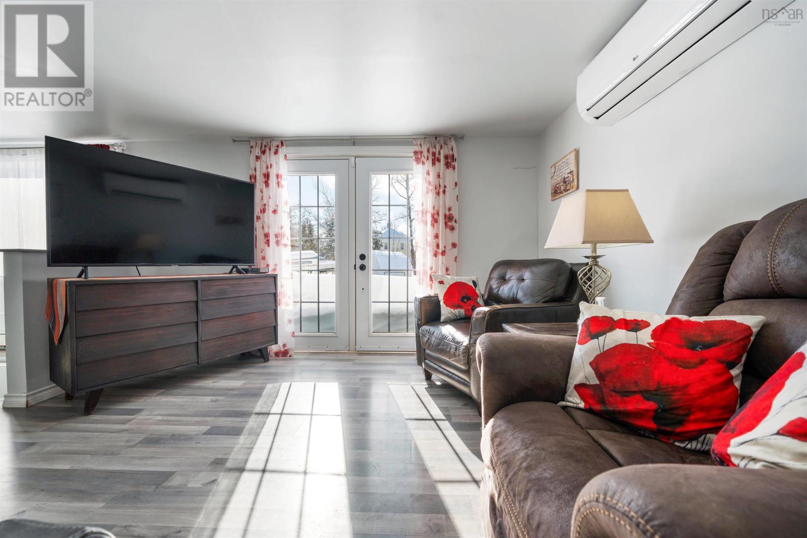 8 Smith Avenue, Springhill, Nova Scotia  B0M 1X0 - Photo 11 - 202604012