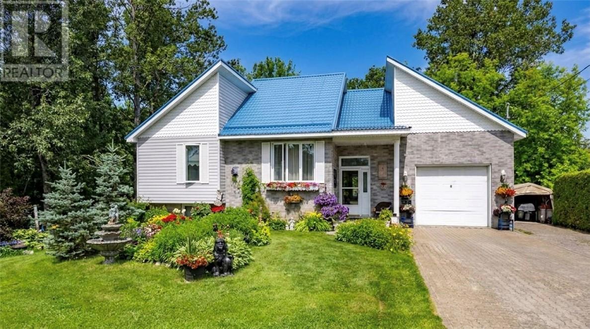 270 Eve, Chelmsford, Ontario  P0M 1L0 - Photo 1 - 2127593
