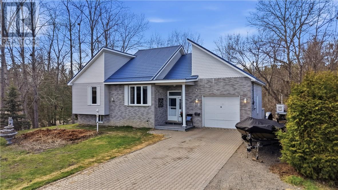 270 Eve, Chelmsford, Ontario  P0M 1L0 - Photo 2 - 2127593