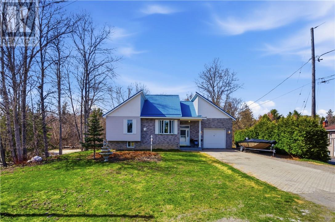 270 Eve, Chelmsford, Ontario  P0M 1L0 - Photo 3 - 2127593