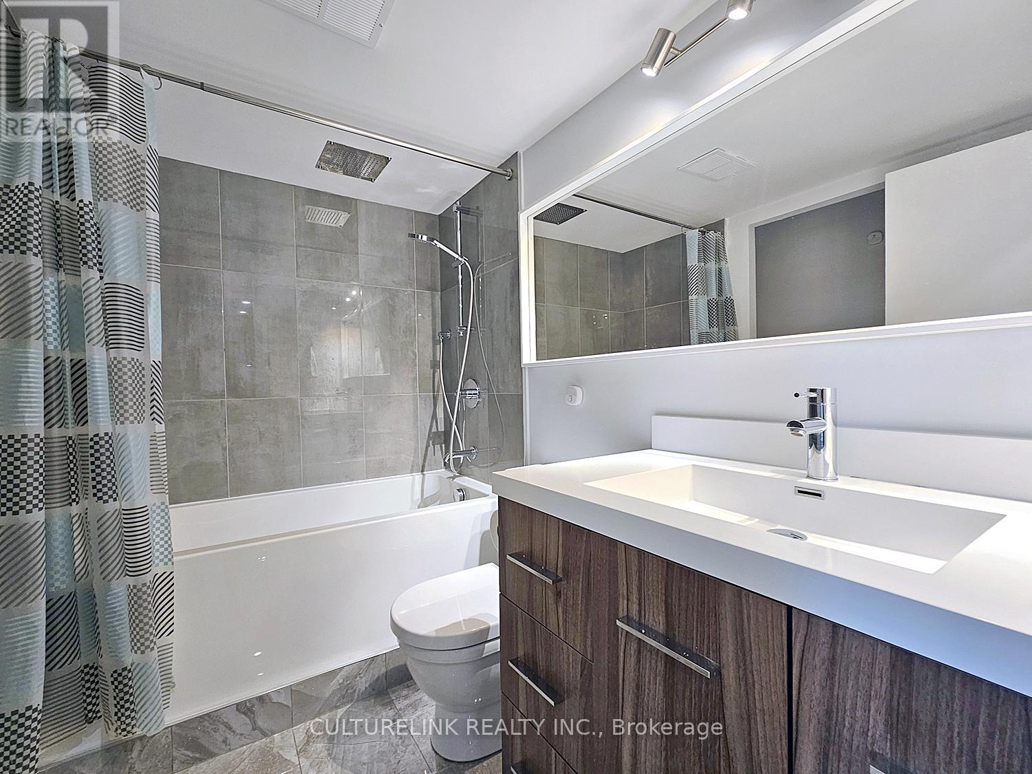 1019 - 33 Harbour Square, Toronto, Ontario  M5J 2G2 - Photo 12 - C13097098
