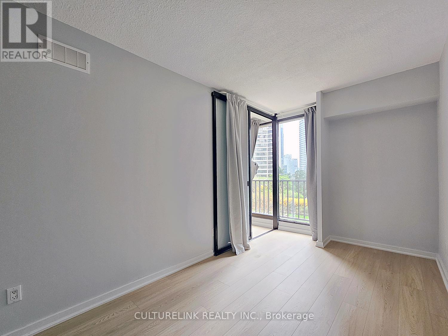 1019 - 33 Harbour Square, Toronto, Ontario  M5J 2G2 - Photo 11 - C13097098