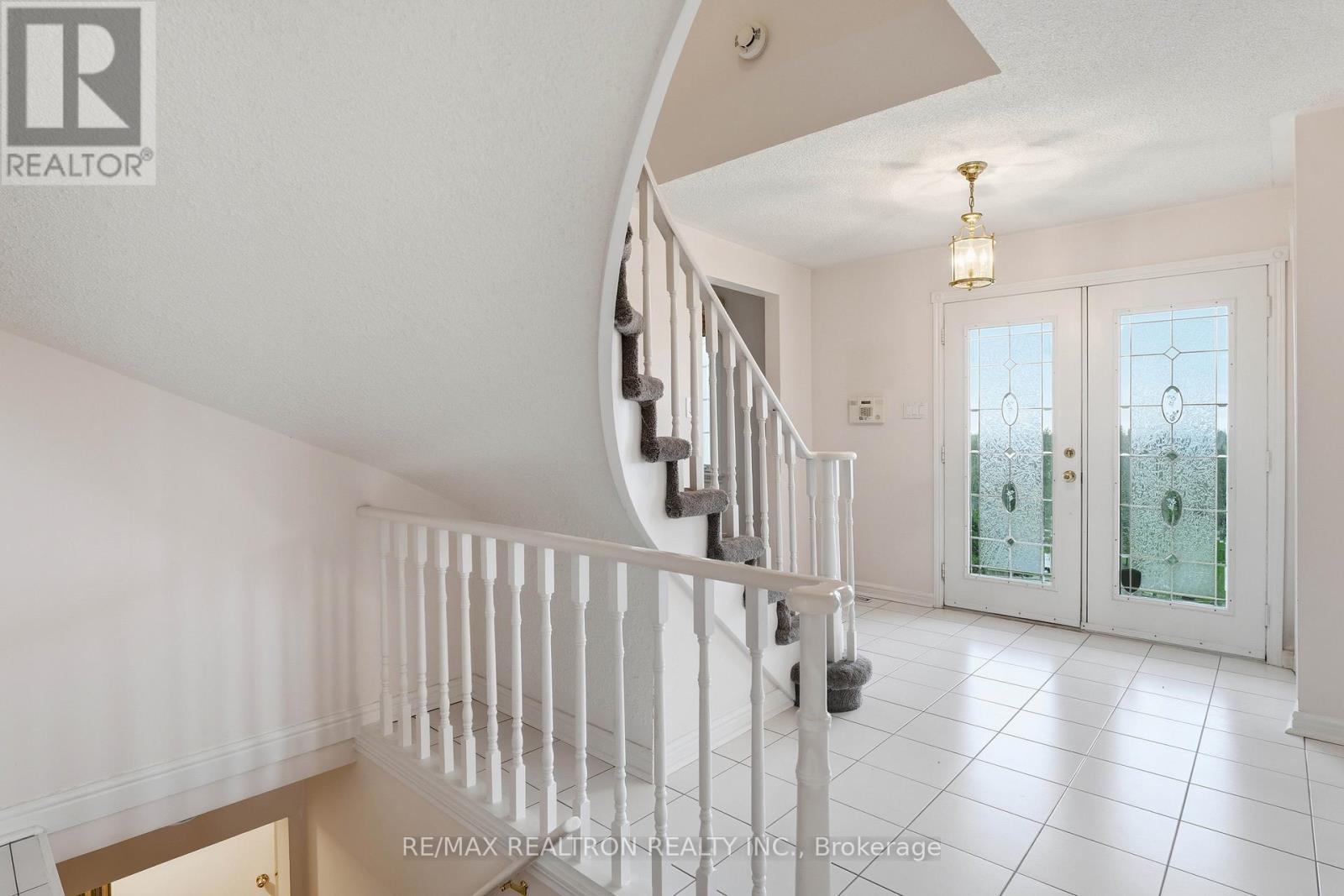 5081 Holborn Road, East Gwillimbury, Ontario  L0G 1M0 - Photo 5 - N13098026