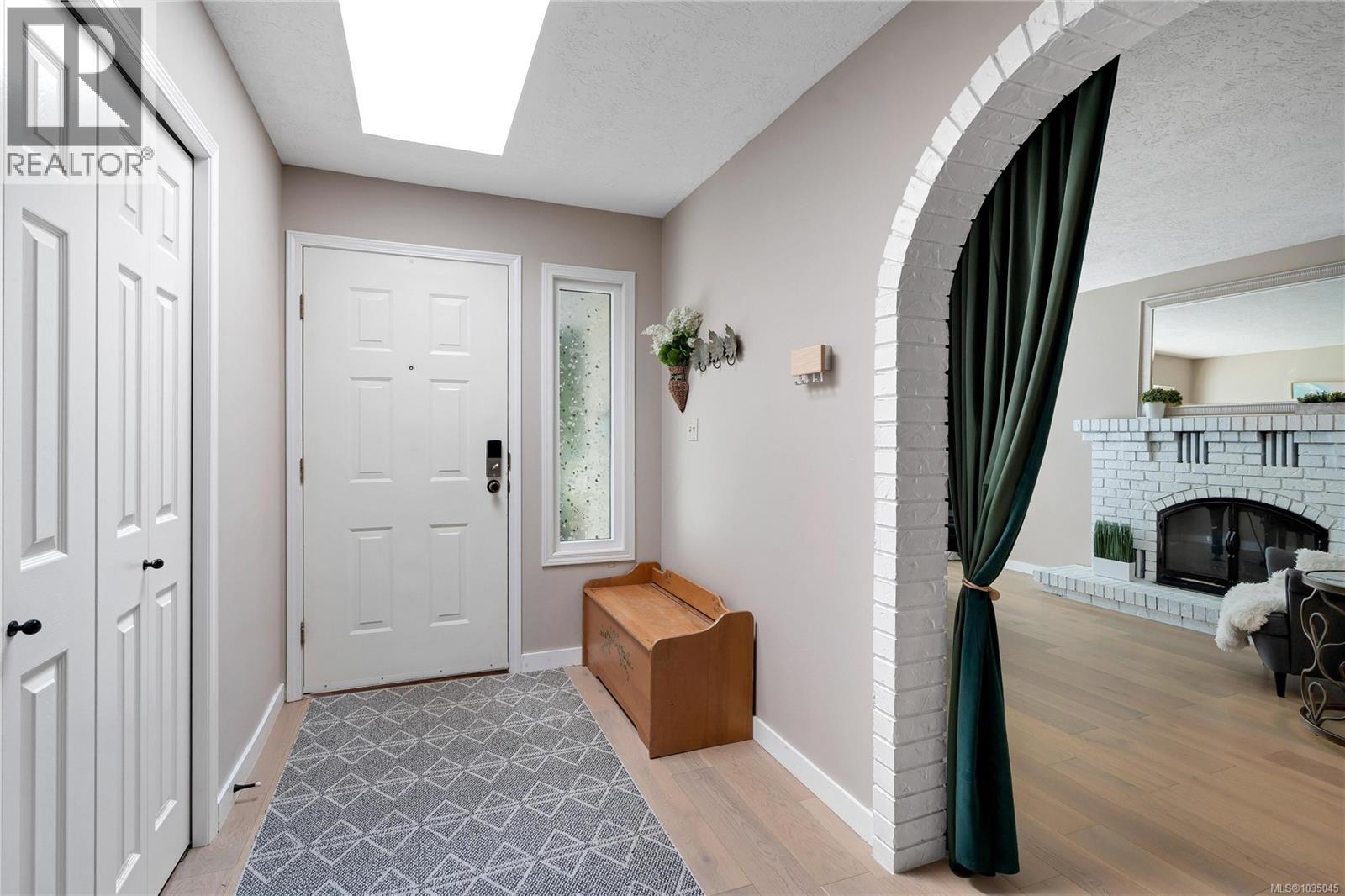 748 Macan Pl, Colwood, British Columbia  V9B 5P4 - Photo 4 - 1035045
