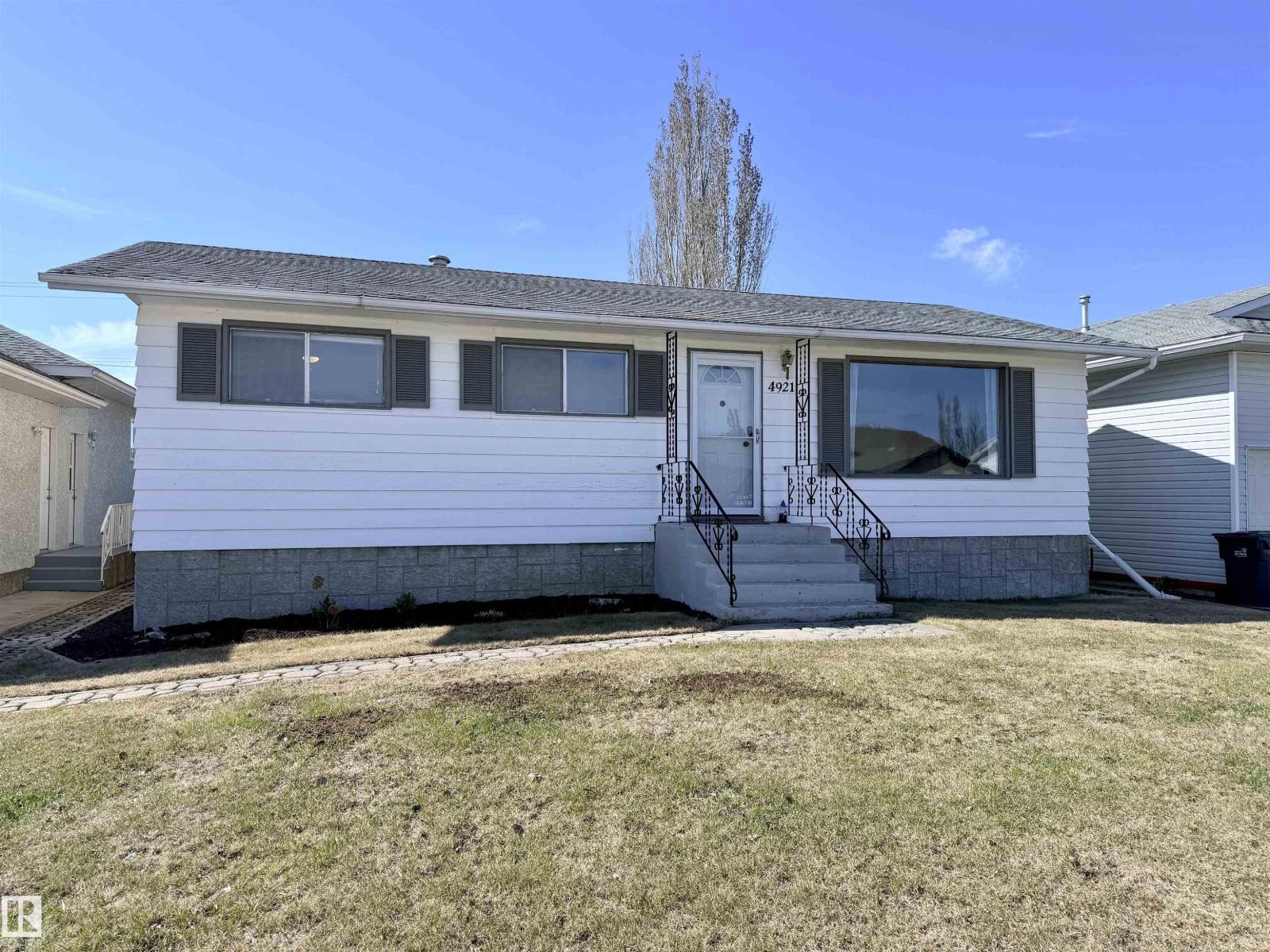 4921 46 AV, st. paul town, Alberta