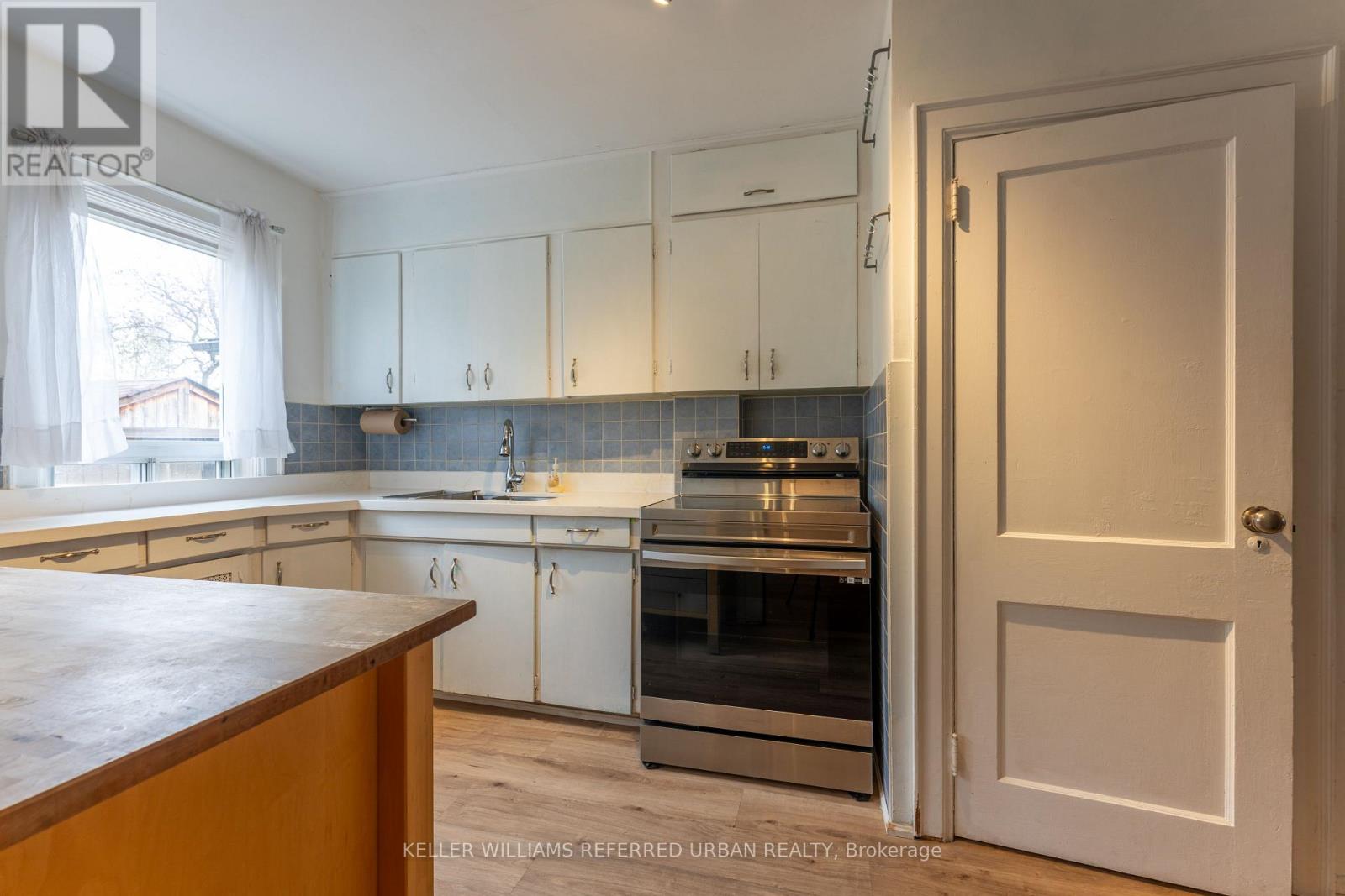 507 Donlands Avenue, Toronto, Ontario  M4J 3S4 - Photo 4 - E13098398