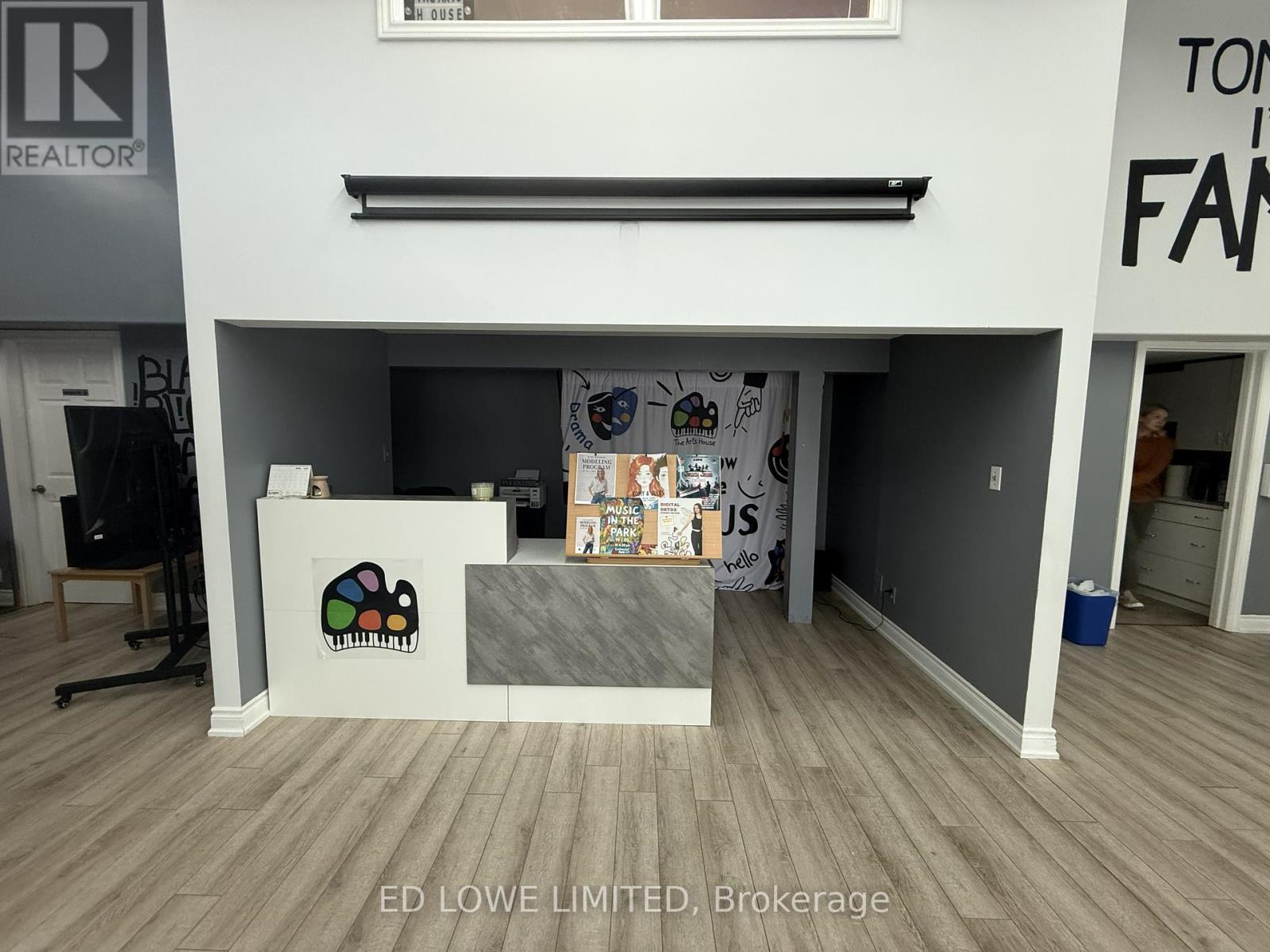 3 - 250 Innisfil Street, Barrie, Ontario  L4N 4K4 - Photo 4 - S13098440