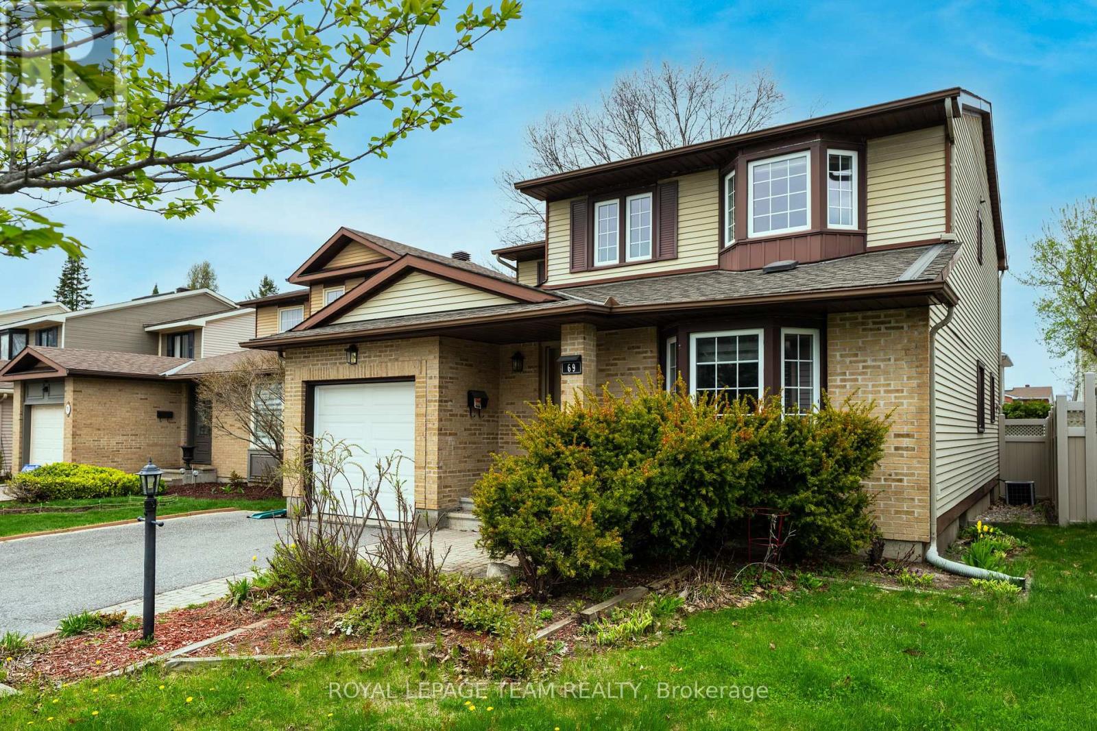 69 Pinetrail Crescent, Ottawa, Ontario  K2G 5B2 - Photo 2 - X12974994