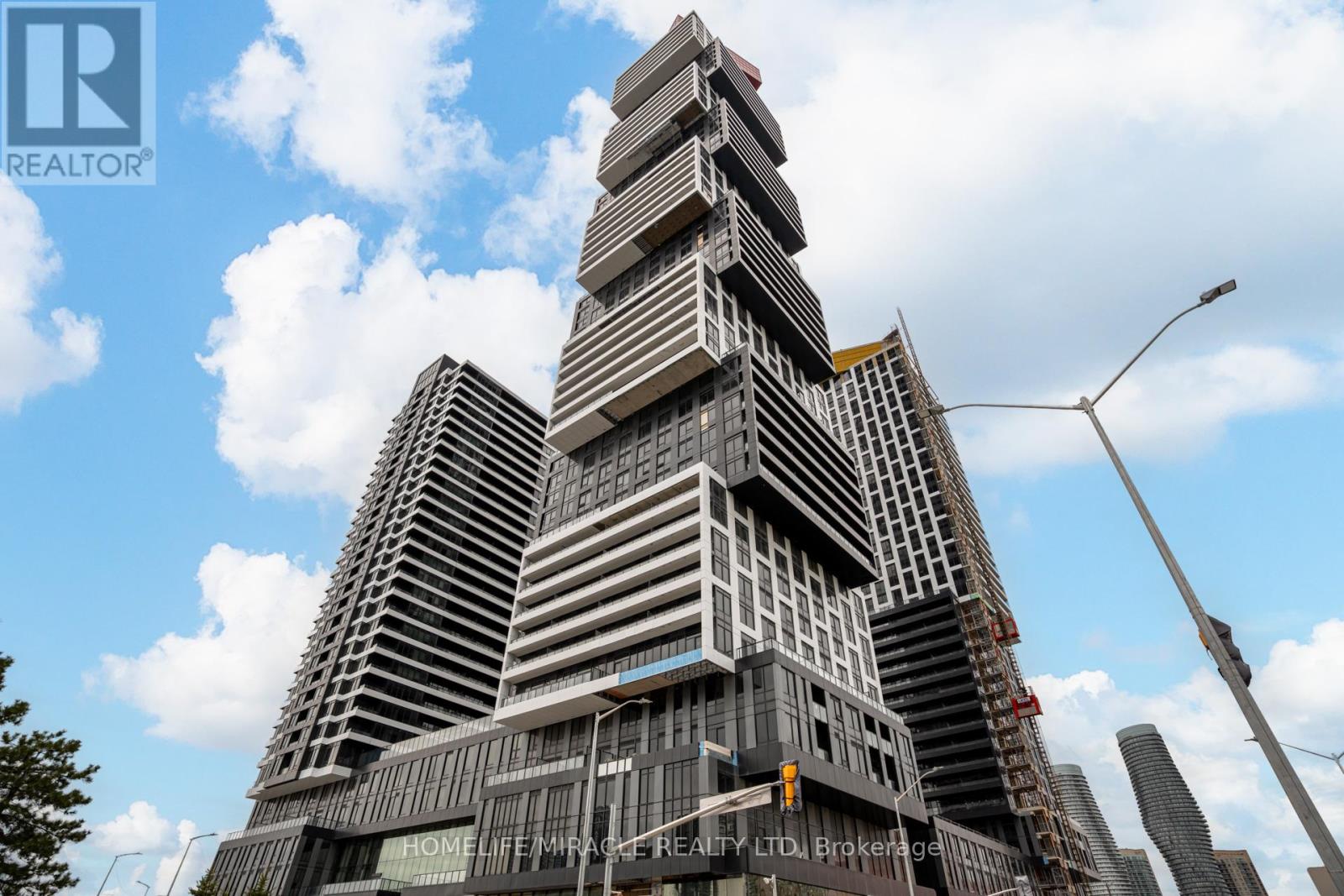 4810 - 4015 The Exchange, Mississauga, Ontario  L5B 0N9 - Photo 2 - W13098318