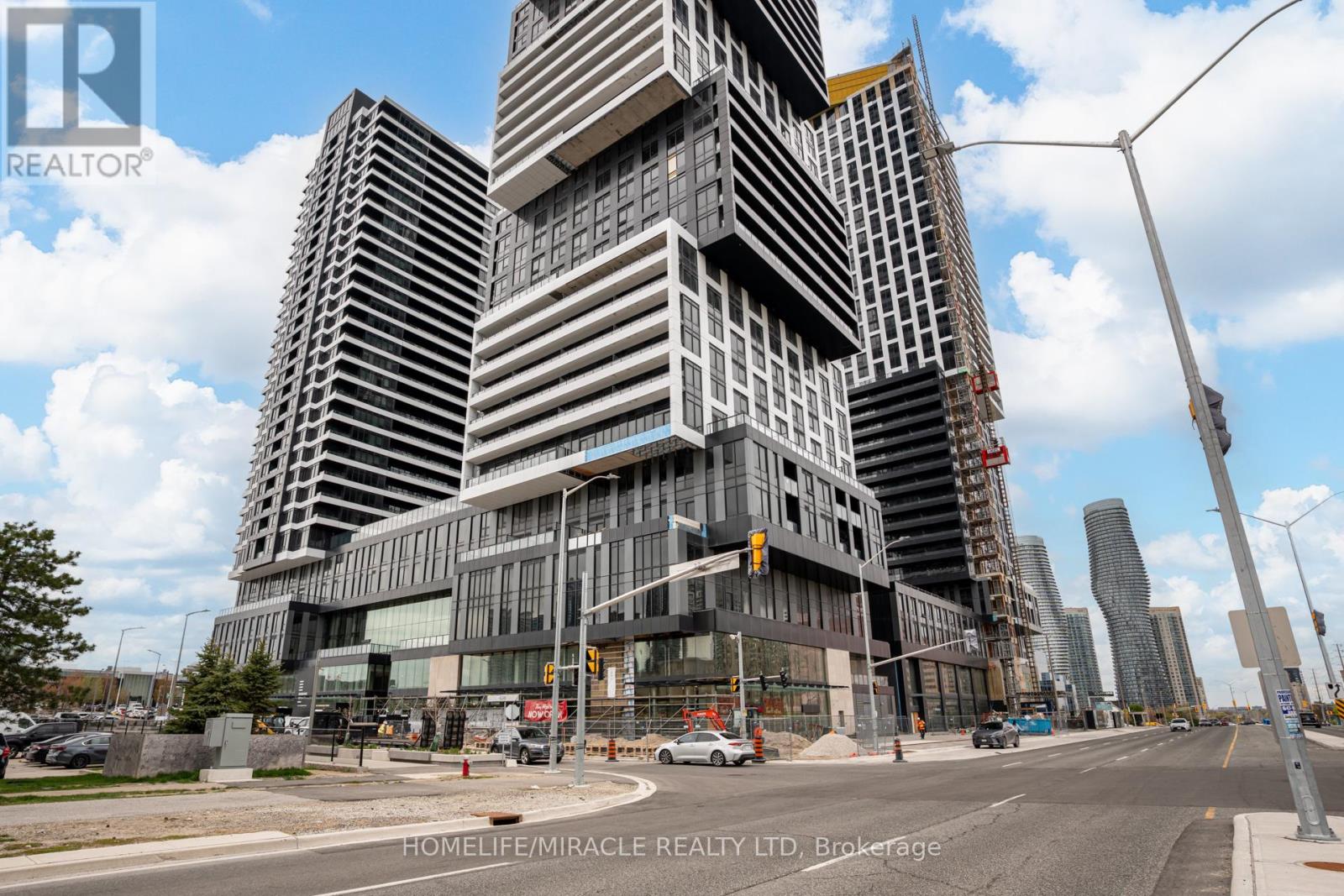 4810 - 4015 The Exchange, Mississauga, Ontario  L5B 0N9 - Photo 3 - W13098318