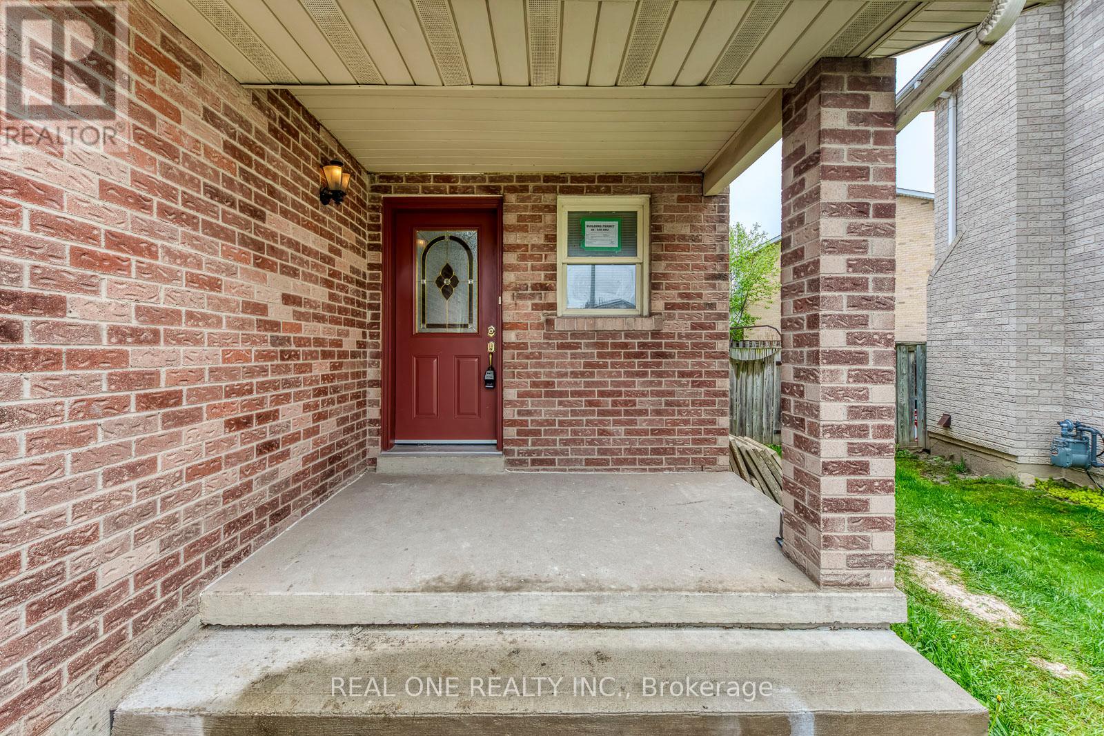 655 Paragon Place E, Mississauga, Ontario  L5B 2Z6 - Photo 2 - W13098322