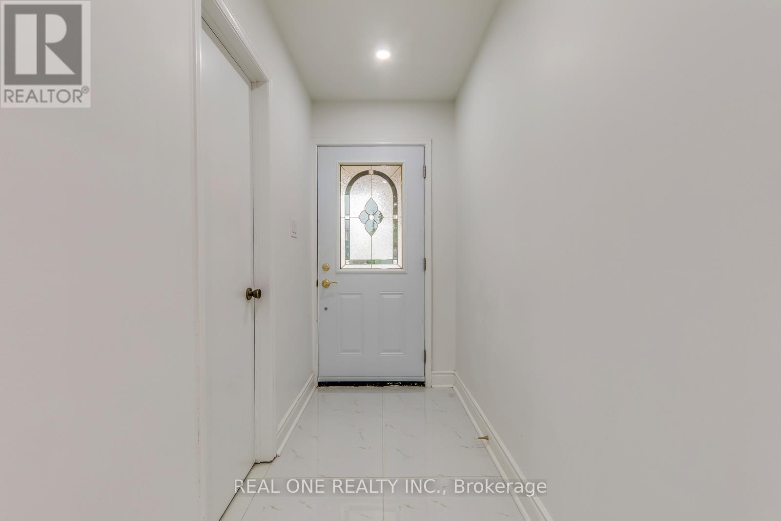 655 Paragon Place E, Mississauga, Ontario  L5B 2Z6 - Photo 3 - W13098322
