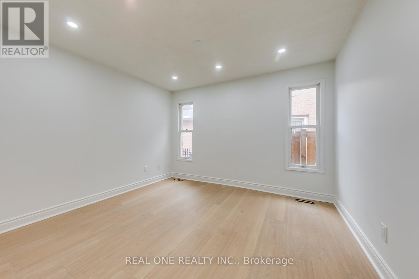 655 Paragon Place E, Mississauga, Ontario  L5B 2Z6 - Photo 4 - W13098322