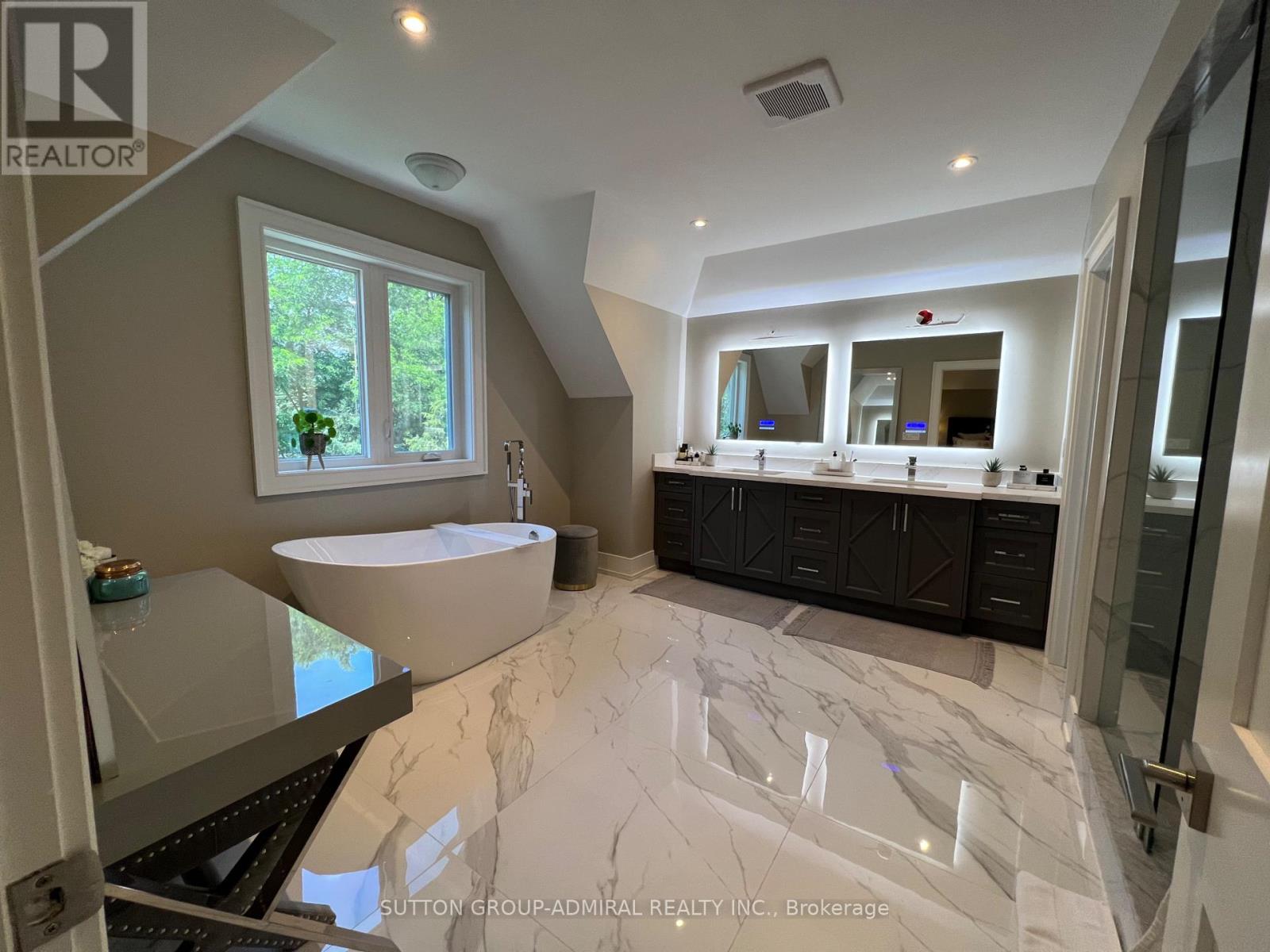 1060 Kipling Avenue, Toronto, Ontario  M9B 3L9 - Photo 13 - W13098384