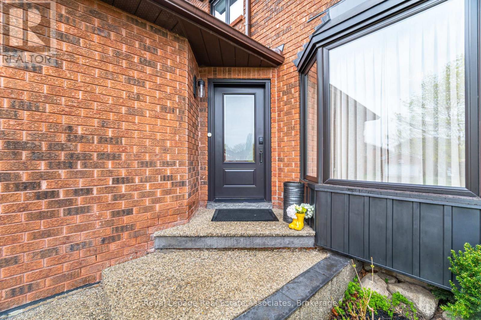 225 Barber Drive, Halton Hills, Ontario  L7G 5K5 - Photo 4 - W13098472
