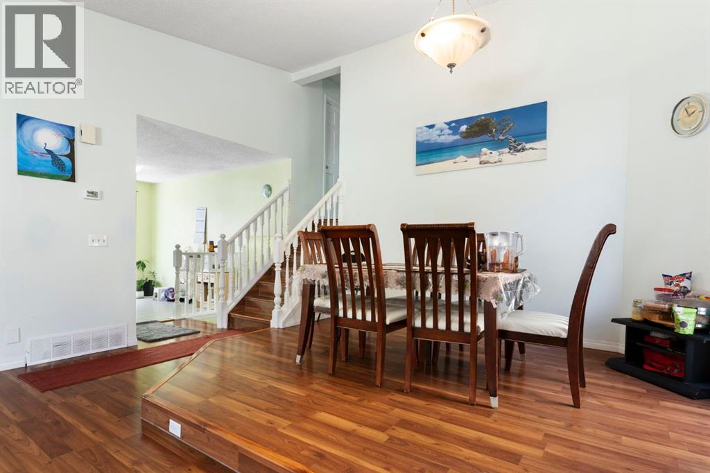 8 Hawkfield Crescent Nw, Calgary, Alberta  T3G 1Z5 - Photo 5 - A2304656