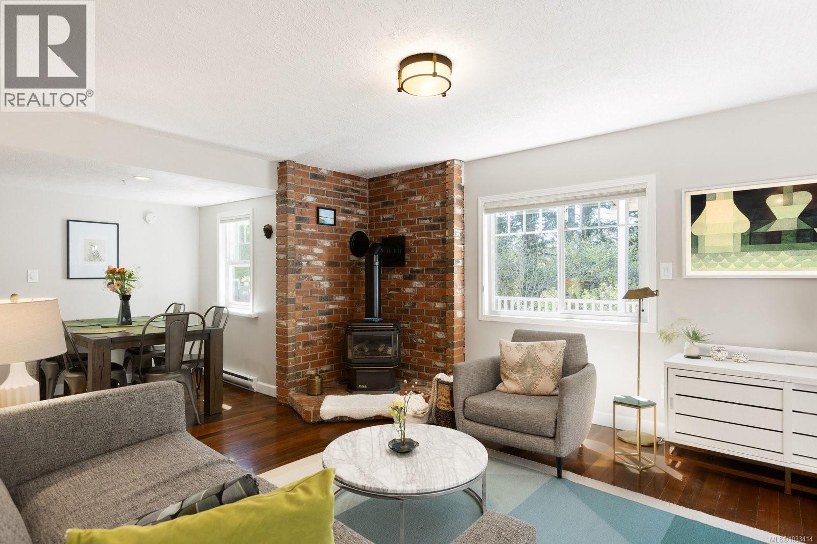 706 Lindsay St, Saanich, British Columbia  V8Z 3E1 - Photo 14 - 1033414