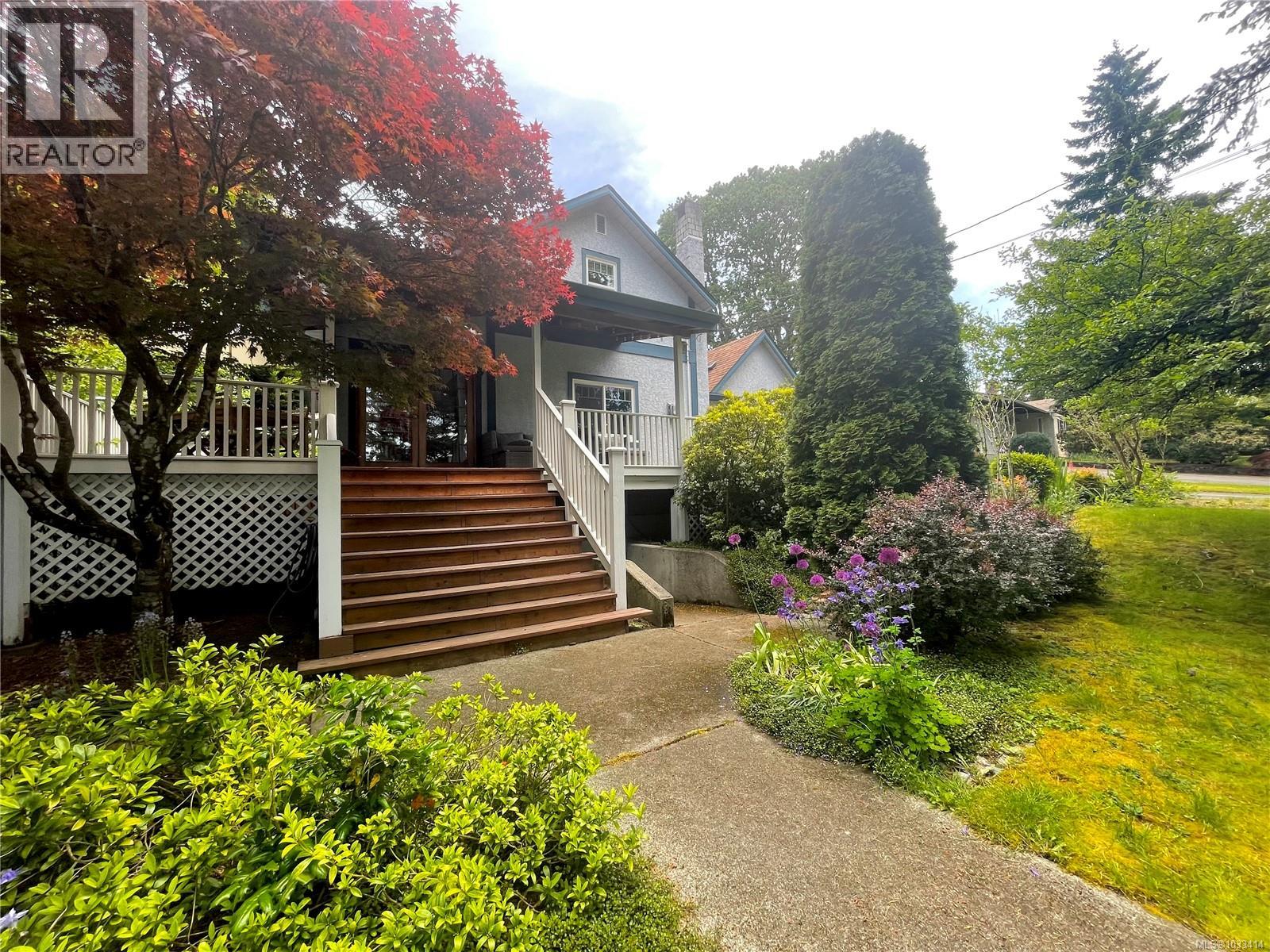 706 Lindsay St, Saanich, British Columbia  V8Z 3E1 - Photo 48 - 1033414