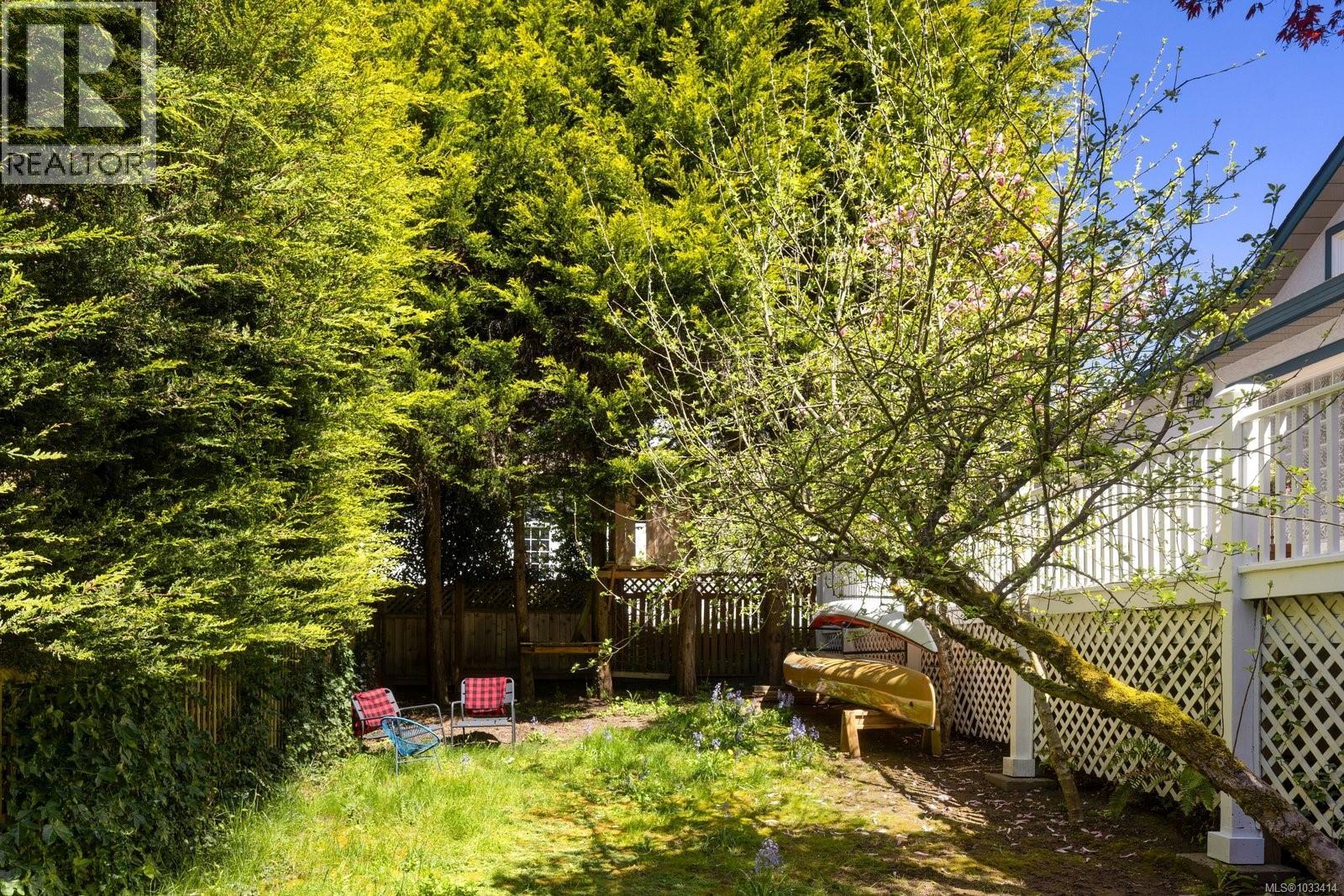 706 Lindsay St, Saanich, British Columbia  V8Z 3E1 - Photo 41 - 1033414
