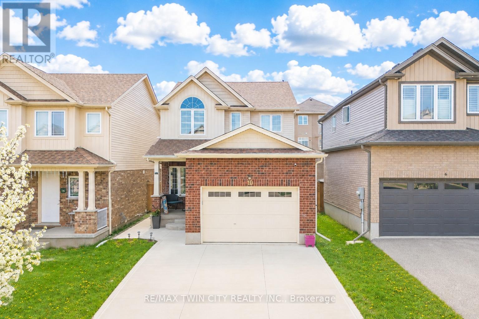 10 SANDYBAY AVENUE, Kitchener, Ontario