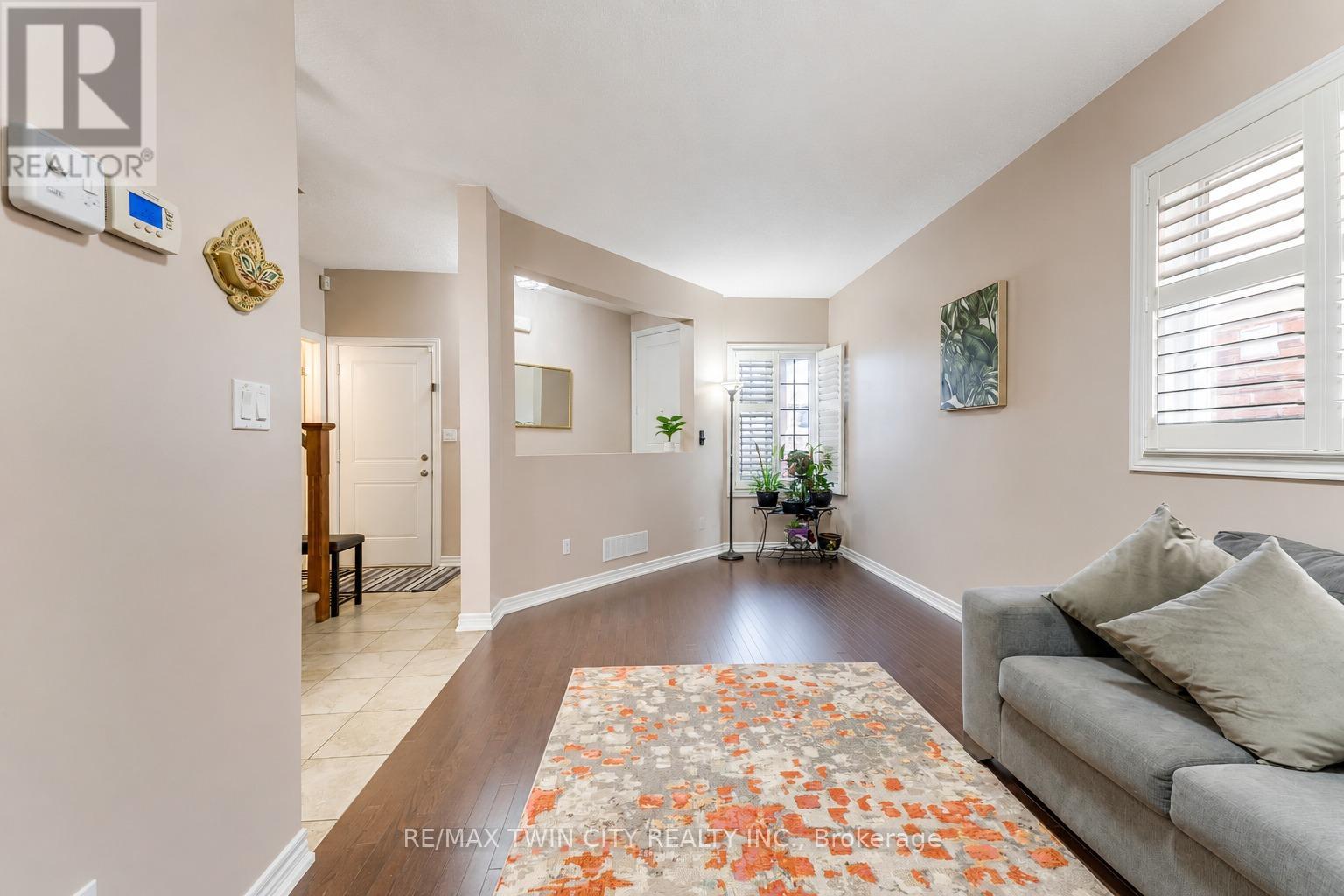 10 Sandybay Avenue, Kitchener, Ontario  N2A 0H7 - Photo 5 - X13098326