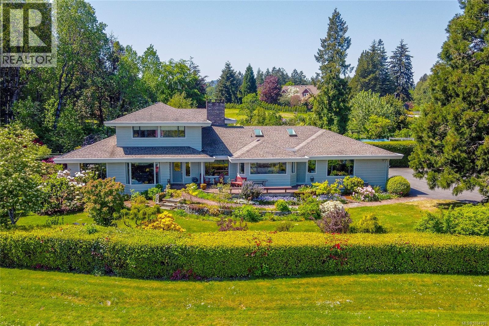 6454 Oldfield Rd, Central Saanich, British Columbia  V8M 1X8 - Photo 1 - 1034707