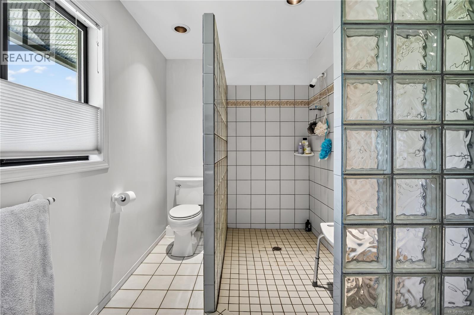 6454 Oldfield Rd, Central Saanich, British Columbia  V8M 1X8 - Photo 24 - 1034707
