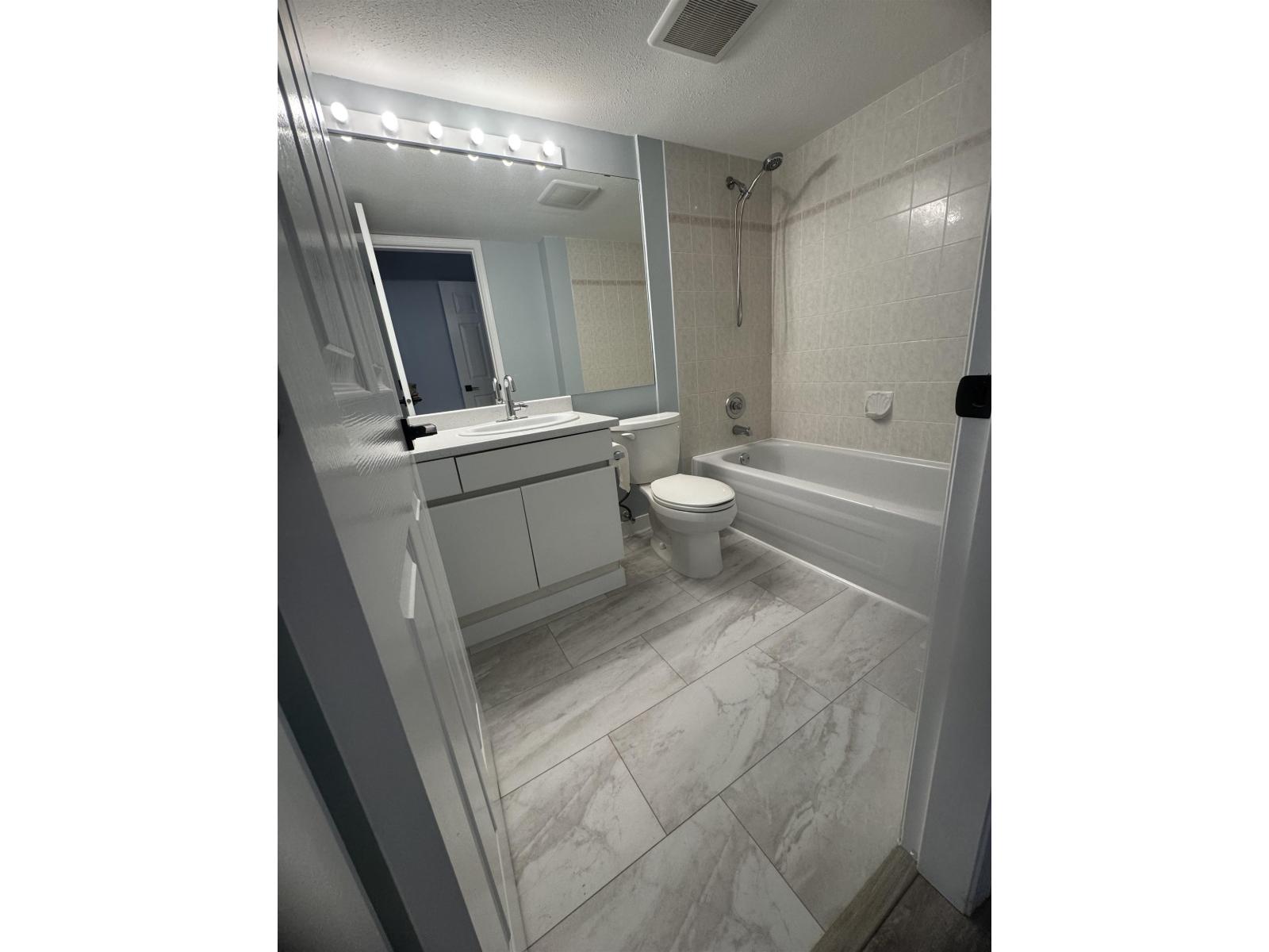 106 1533 Best Street, White Rock, British Columbia  V4B 4E9 - Photo 6 - R3120481