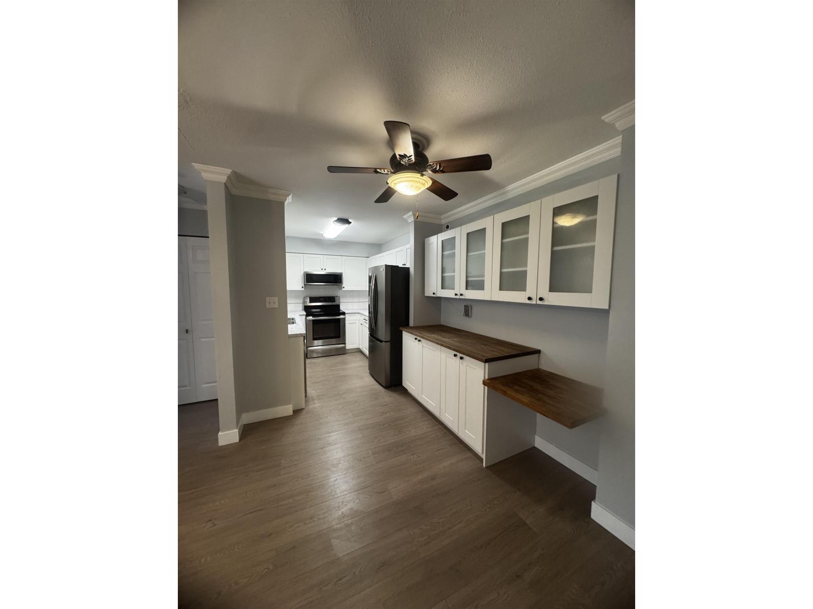 106 1533 Best Street, White Rock, British Columbia  V4B 4E9 - Photo 2 - R3120481
