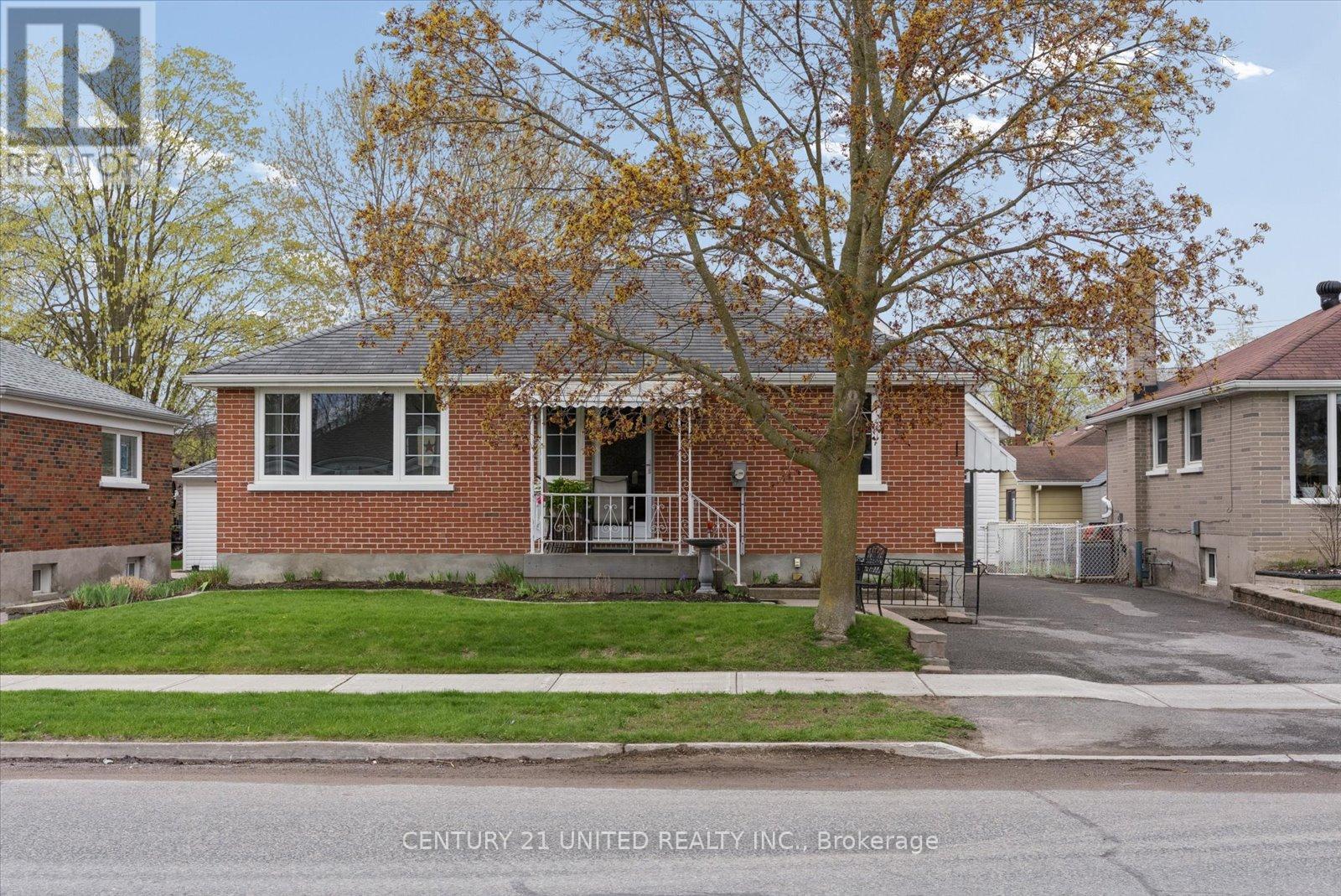 679 Bellaire Street, Peterborough, Ontario  K9J 3Y5 - Photo 2 - X13098498