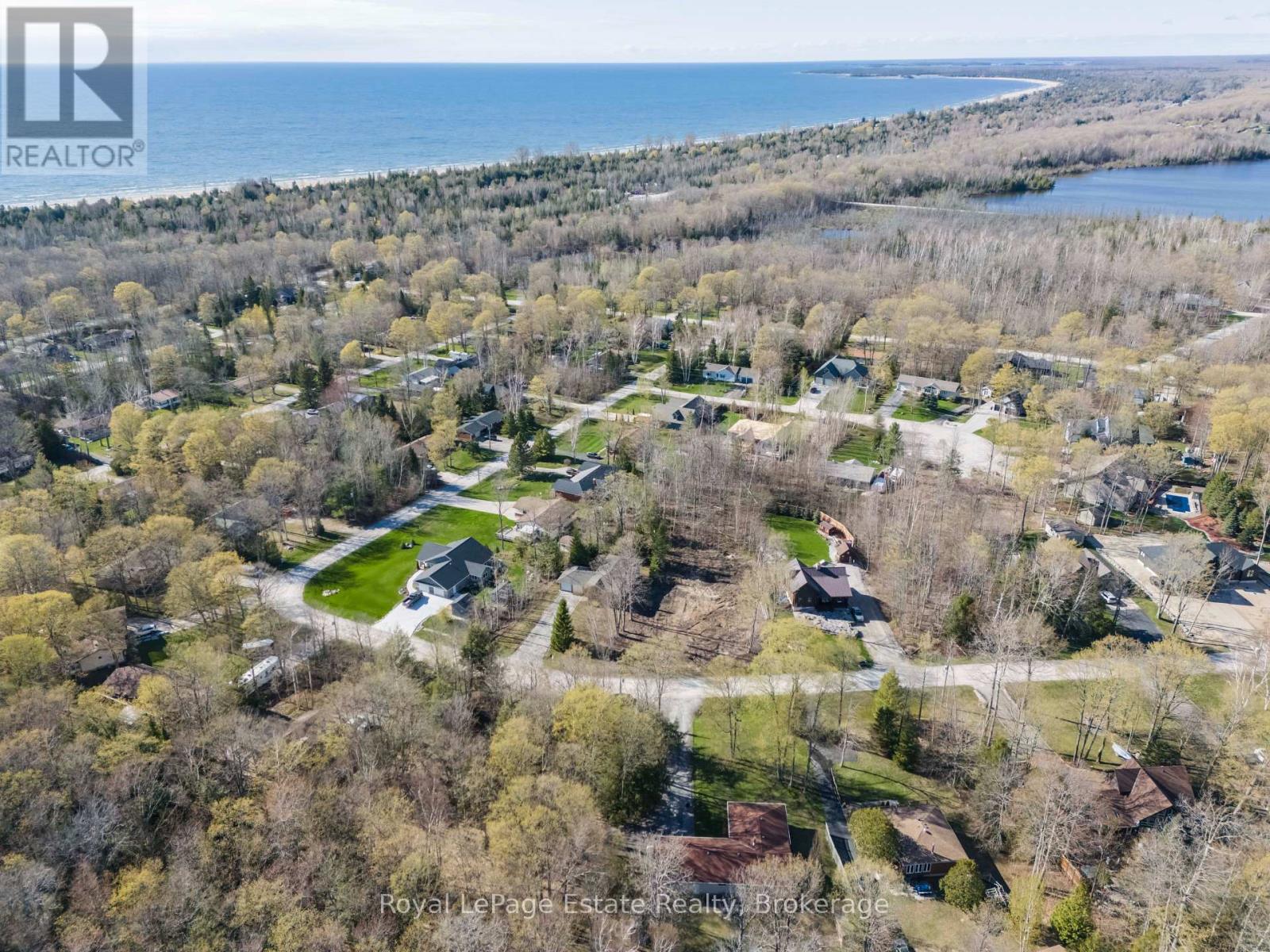 58 Graham Crescent, South Bruce Peninsula, Ontario  N0H 2G0 - Photo 2 - X13098730