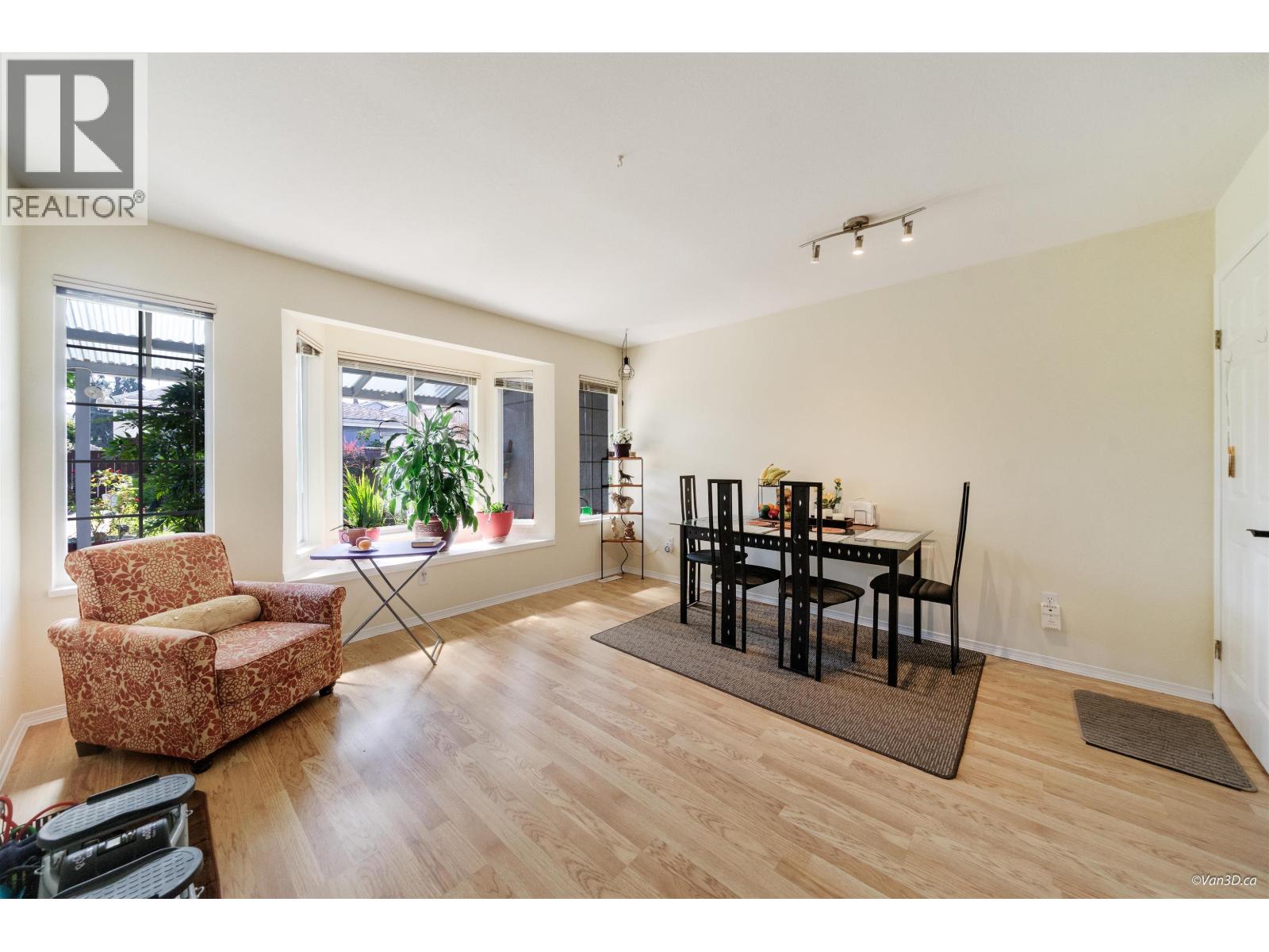 215 W 18th Street, North Vancouver, British Columbia  V7M 1W7 - Photo 13 - R3120372