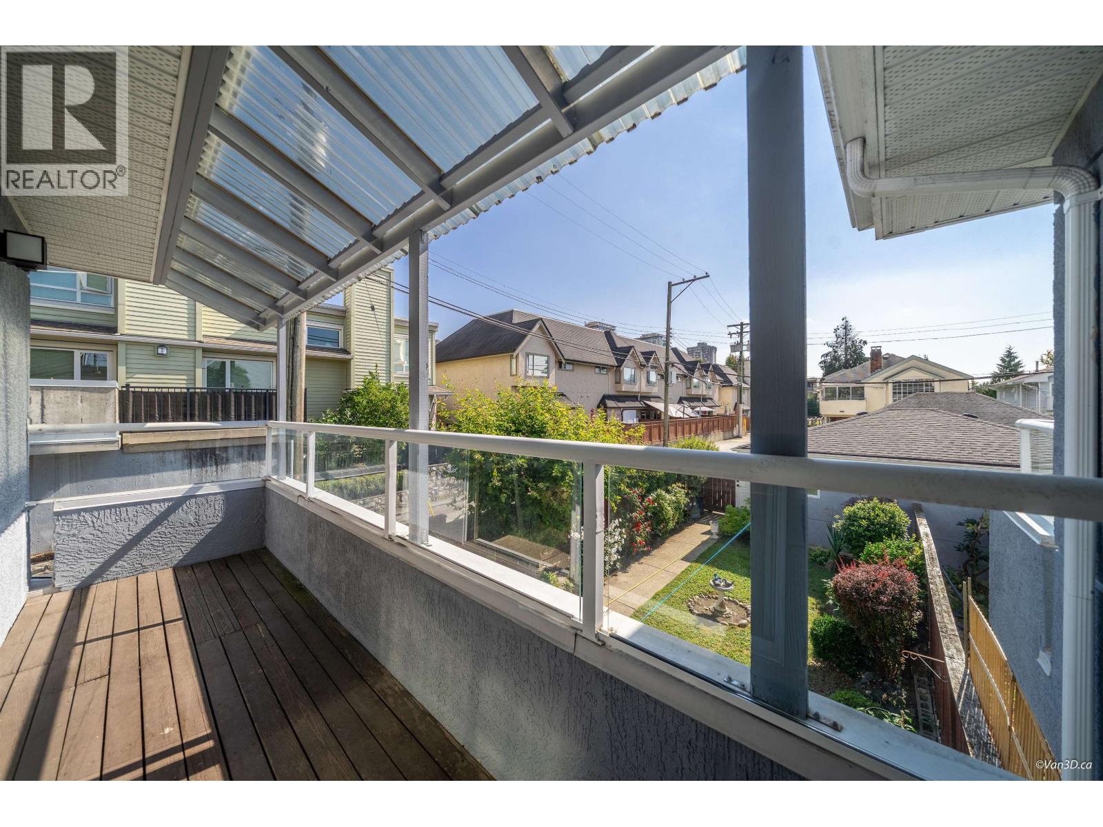 215 W 18th Street, North Vancouver, British Columbia  V7M 1W7 - Photo 12 - R3120372