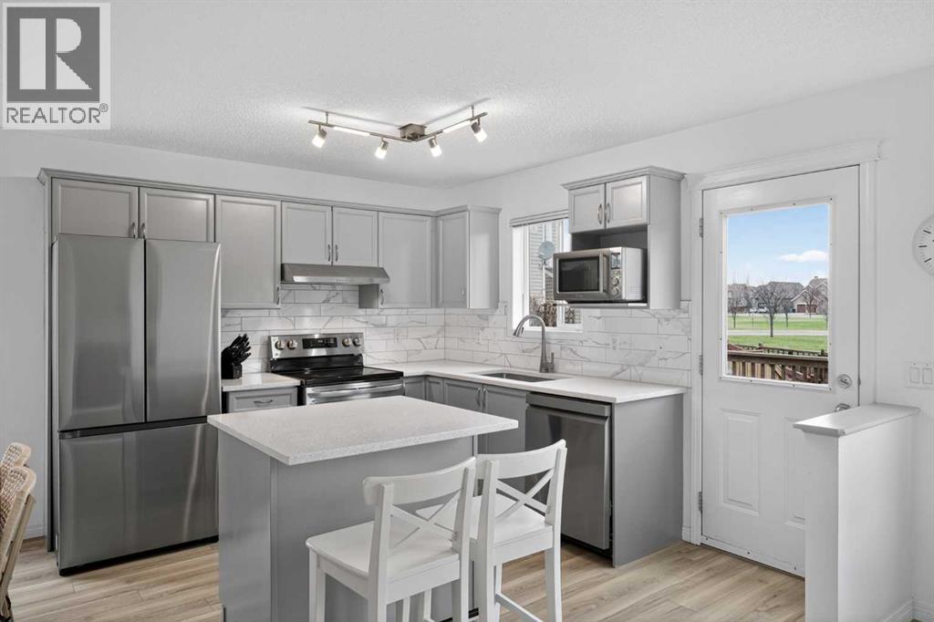 8050 Cougar Ridge Avenue SW, Calgary, Alberta  T3H 5S5 - Photo 6 - A2307954