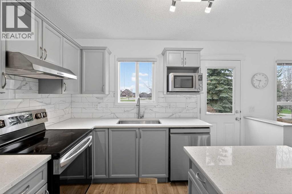 8050 Cougar Ridge Avenue SW, Calgary, Alberta  T3H 5S5 - Photo 9 - A2307954