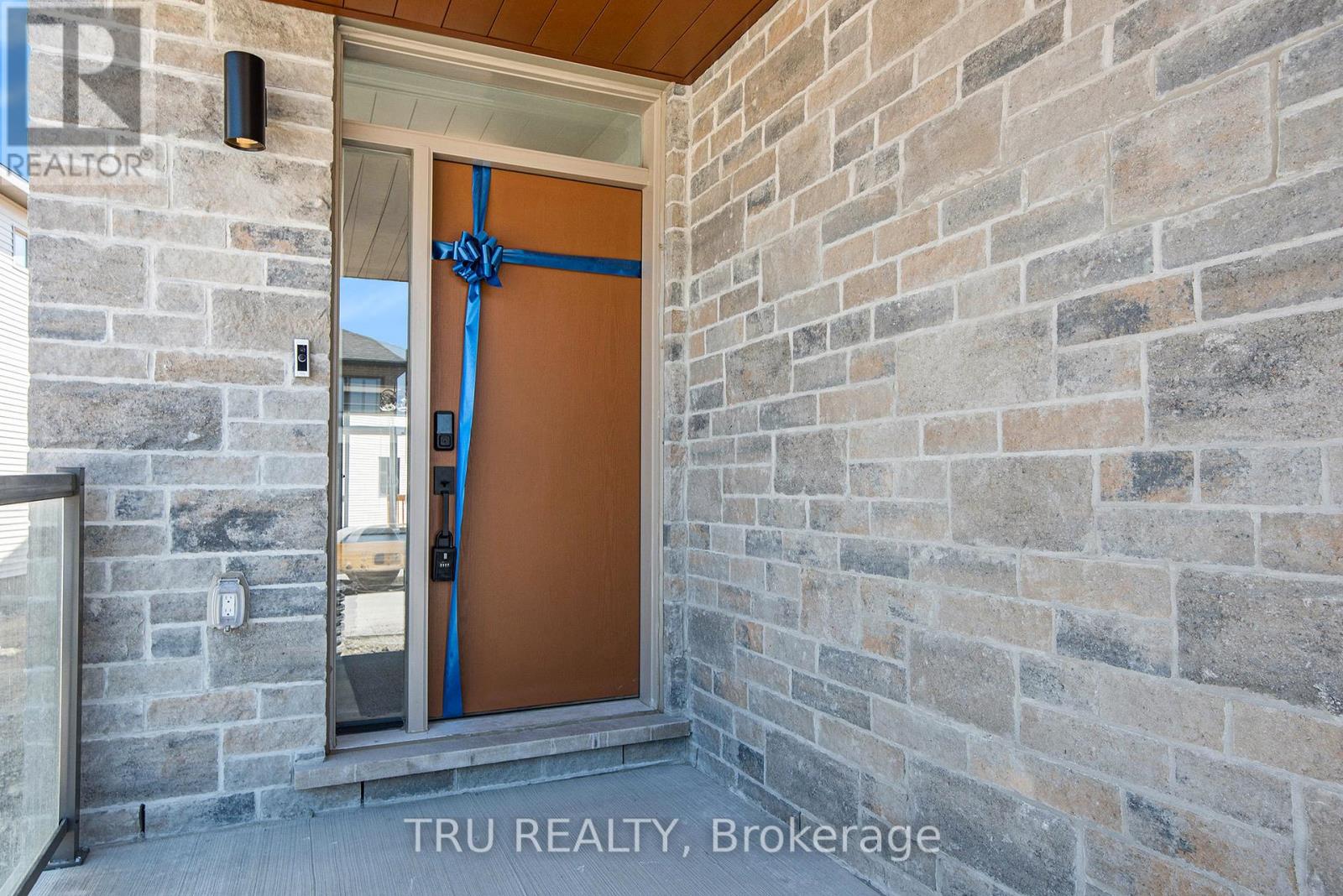 813 Crossgate Street, Ottawa, Ontario  K2J 7E3 - Photo 3 - X13098644