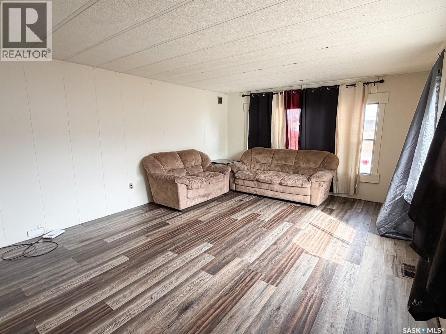 56 Clark Crescent, Meadow Lake, Saskatchewan  S9X 1C3 - Photo 3 - SK035313