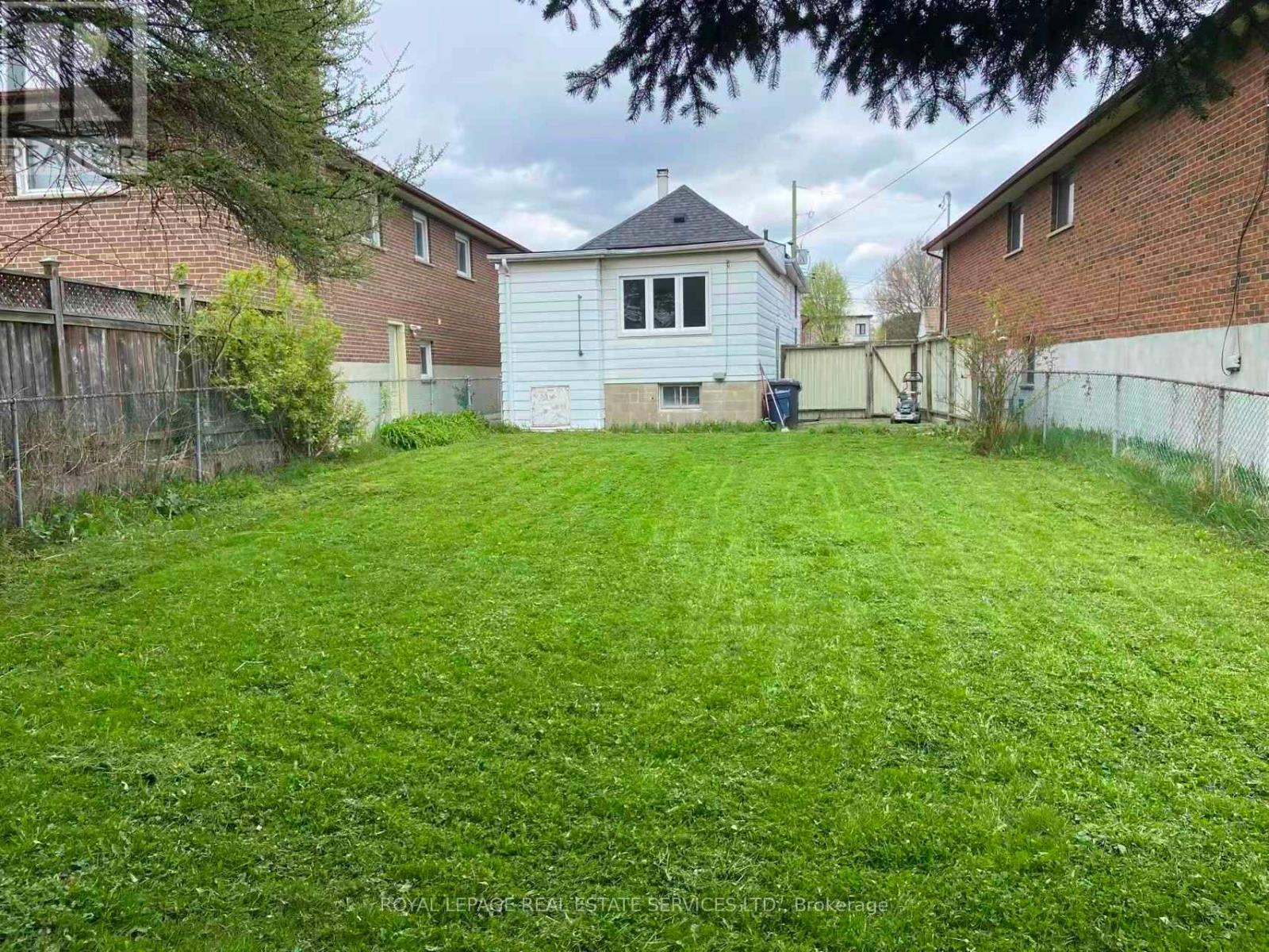 1054 East Avenue, Mississauga, Ontario  L5E 1W9 - Photo 25 - W13092082