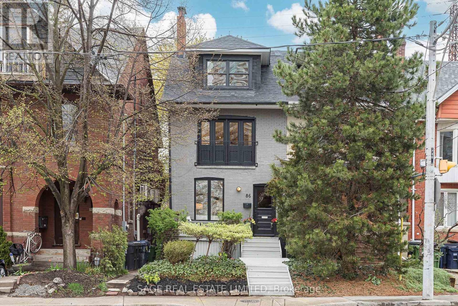 86 DUPONT STREET, Toronto, Ontario