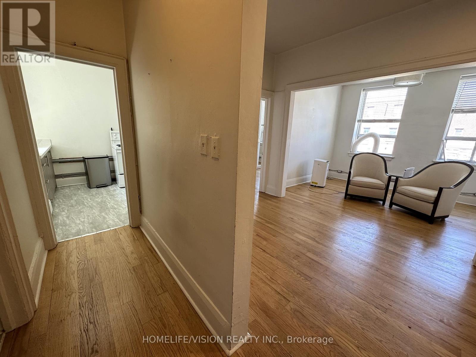 Apt #1 - 555 Danforth Avenue, Toronto, Ontario  M4K 1P7 - Photo 4 - E13098502
