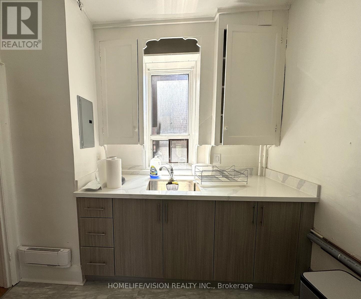 Apt #1 - 555 Danforth Avenue, Toronto, Ontario  M4K 1P7 - Photo 5 - E13098502