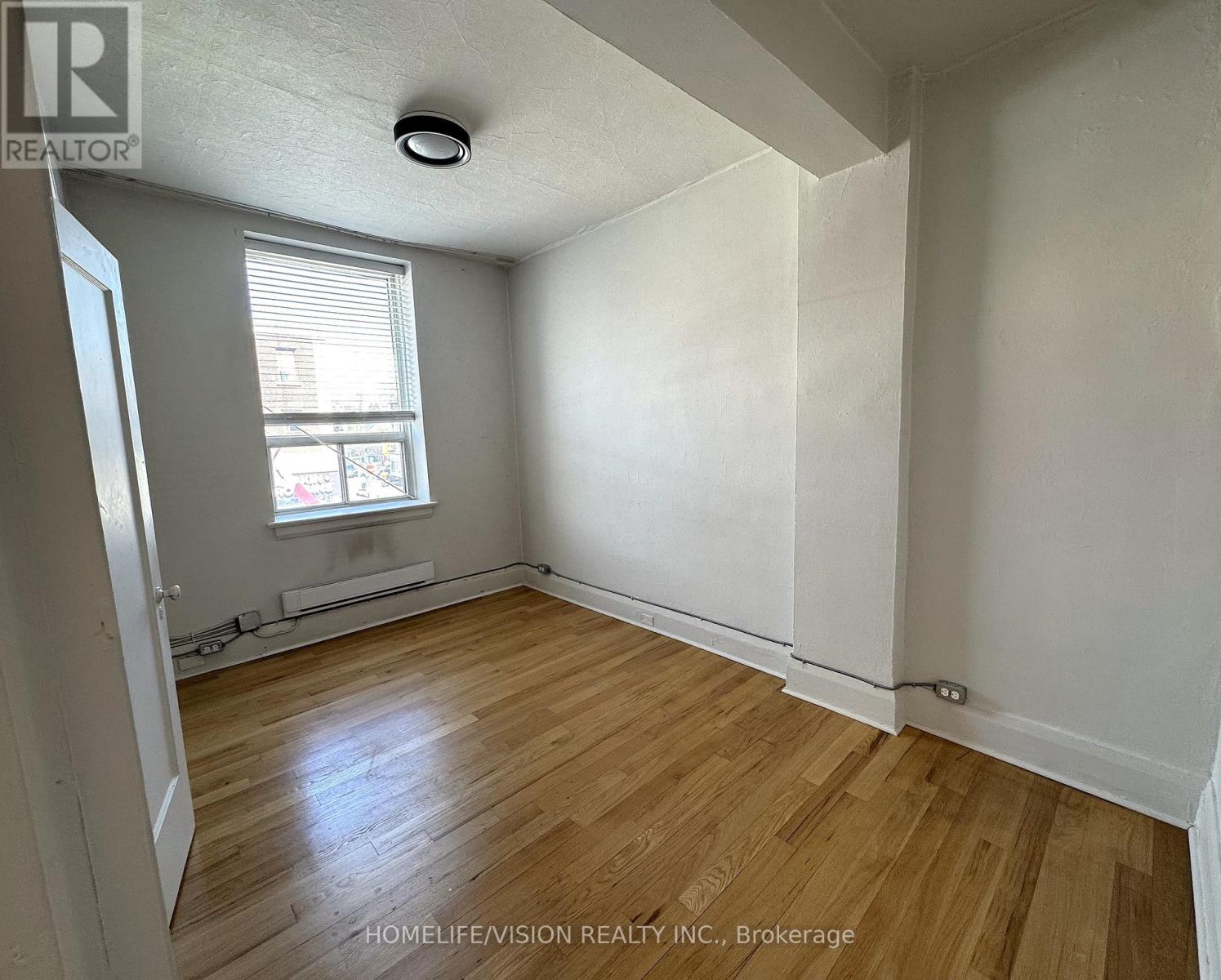 Apt #1 - 555 Danforth Avenue, Toronto, Ontario  M4K 1P7 - Photo 7 - E13098502