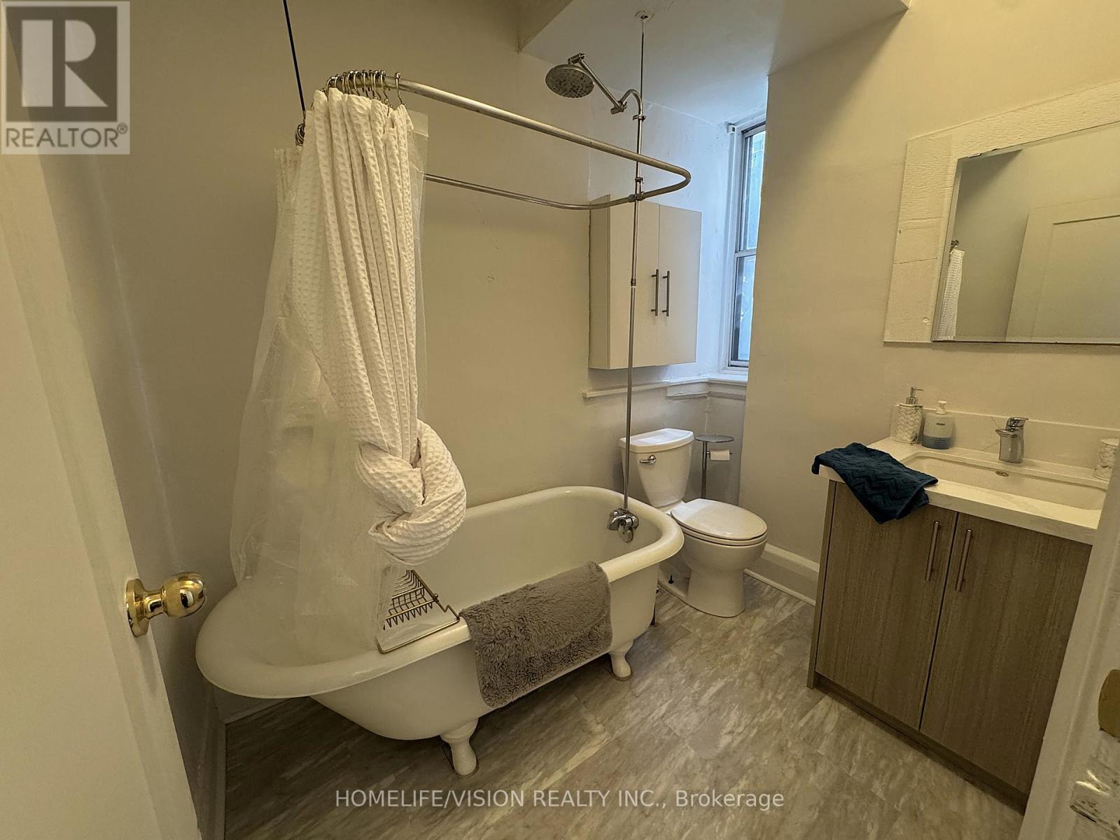 Apt #1 - 555 Danforth Avenue, Toronto, Ontario  M4K 1P7 - Photo 9 - E13098502