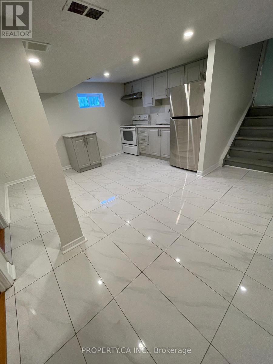 66 Ardgowan Crescent, Toronto, Ontario  M1V 1B3 - Photo 3 - E13098574