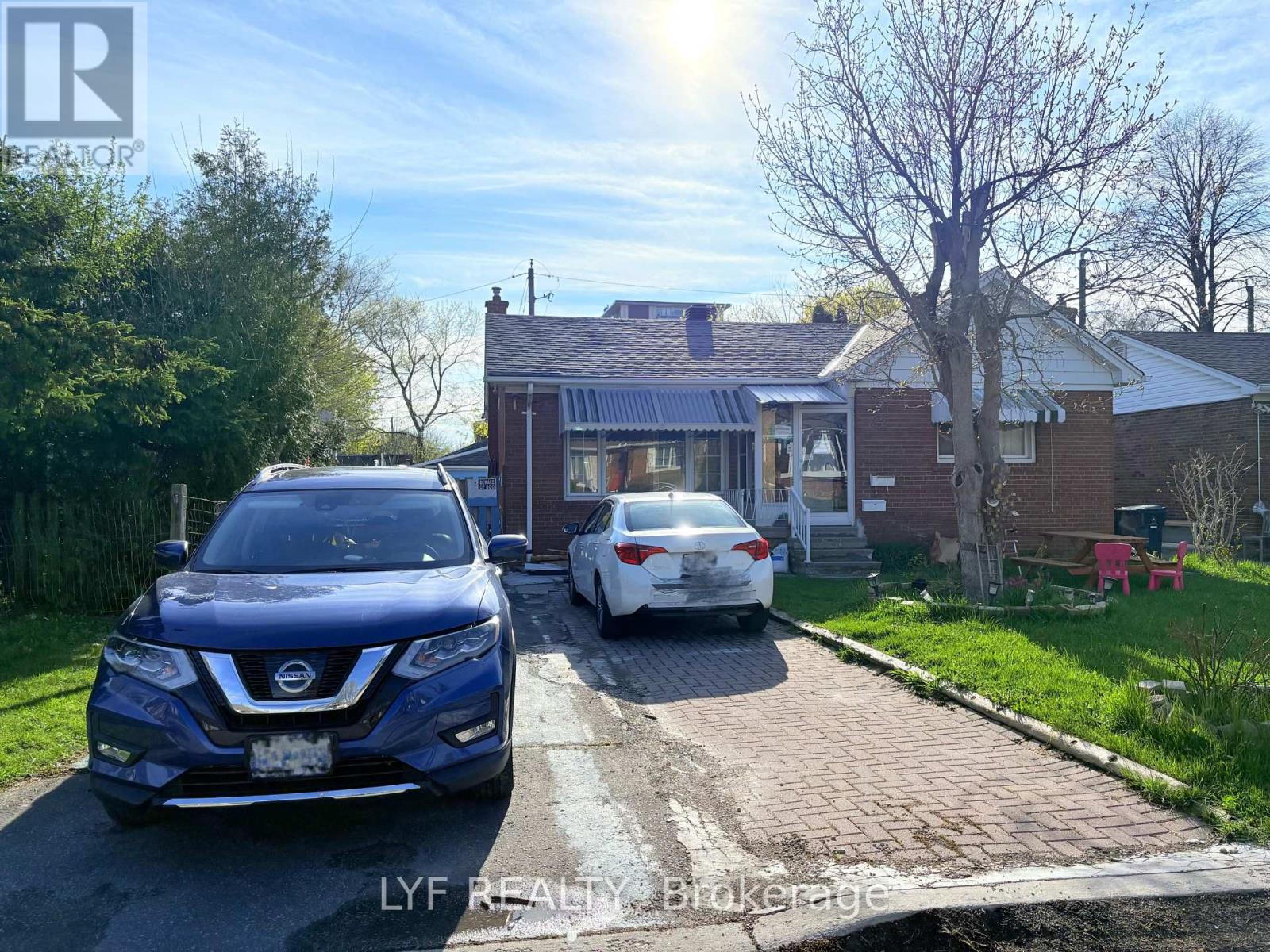 Rm A - 22 Ivordale Crescent, Toronto, Ontario  M1R 2W6 - Photo 2 - E13098700