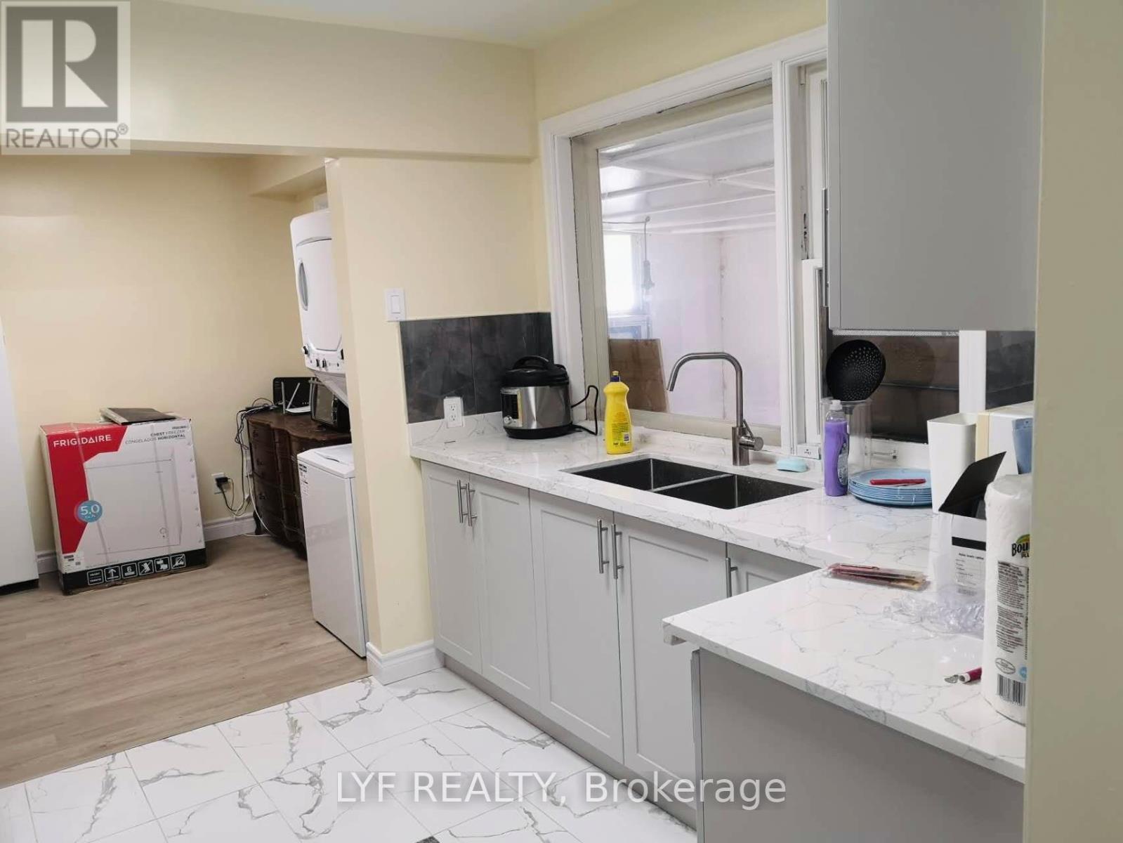 Rm A - 22 Ivordale Crescent, Toronto, Ontario  M1R 2W6 - Photo 3 - E13098700