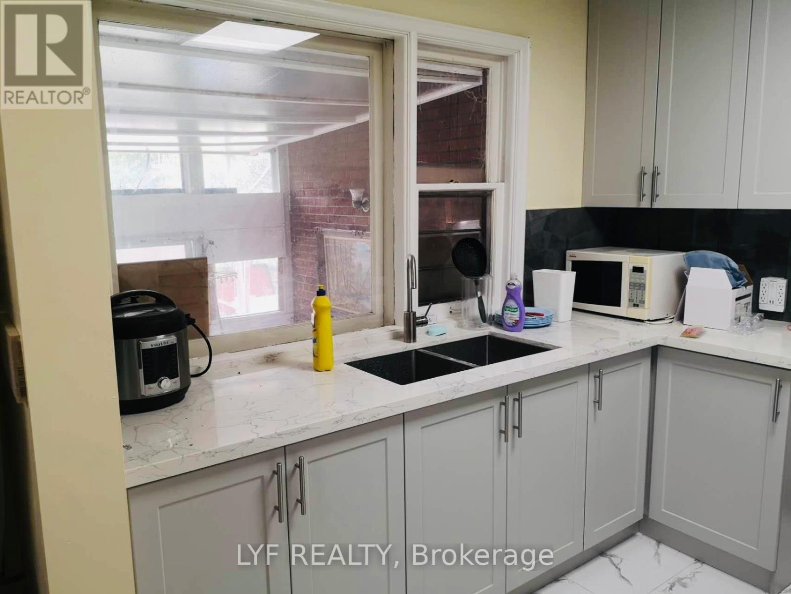 Rm A - 22 Ivordale Crescent, Toronto, Ontario  M1R 2W6 - Photo 4 - E13098700